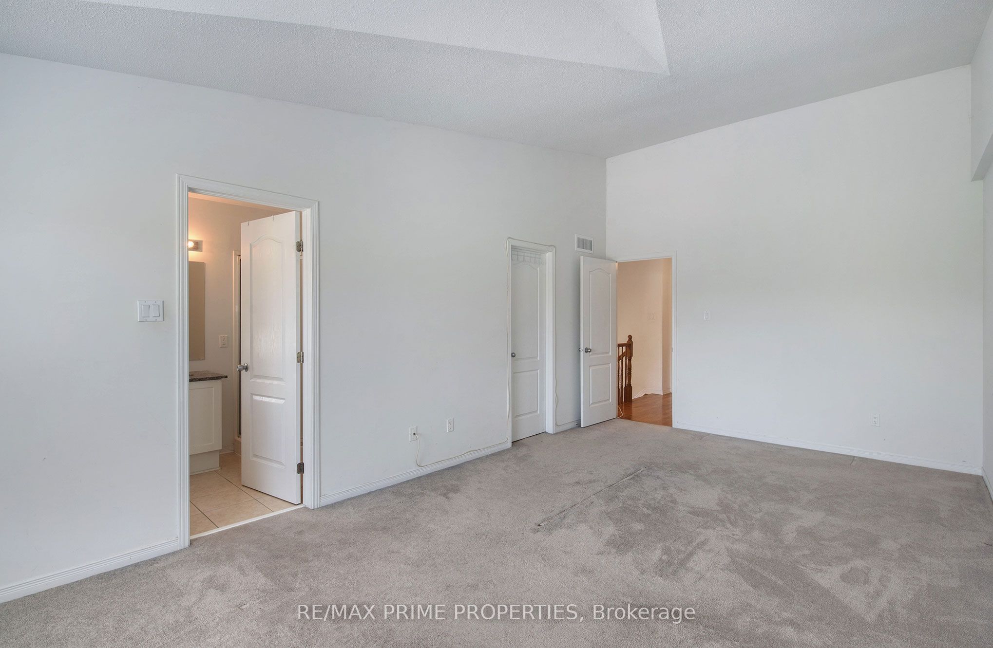 201 Freedom Private Property Photo 11
