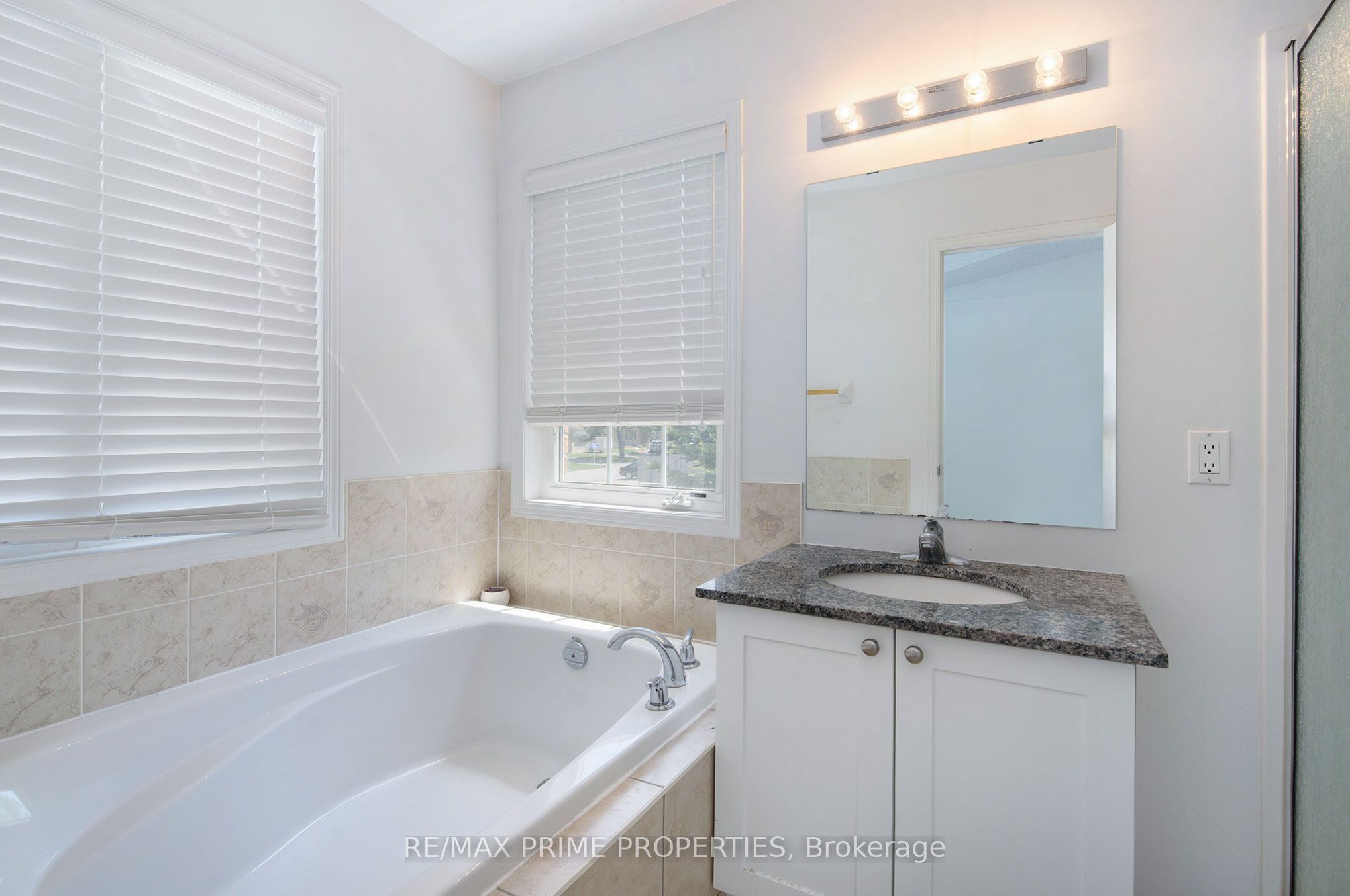201 Freedom Private Property Photo 12