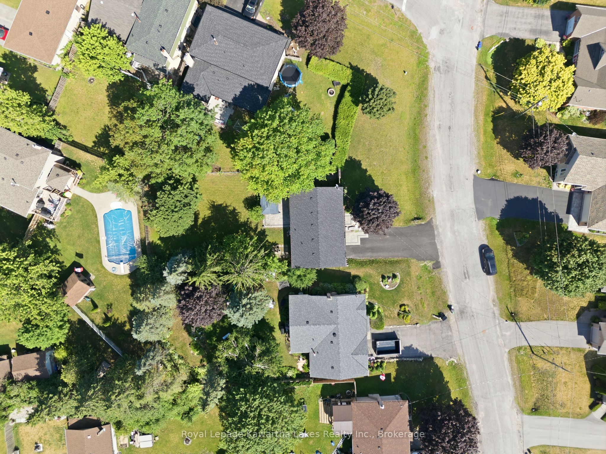 449 William Street N Property Photo 4