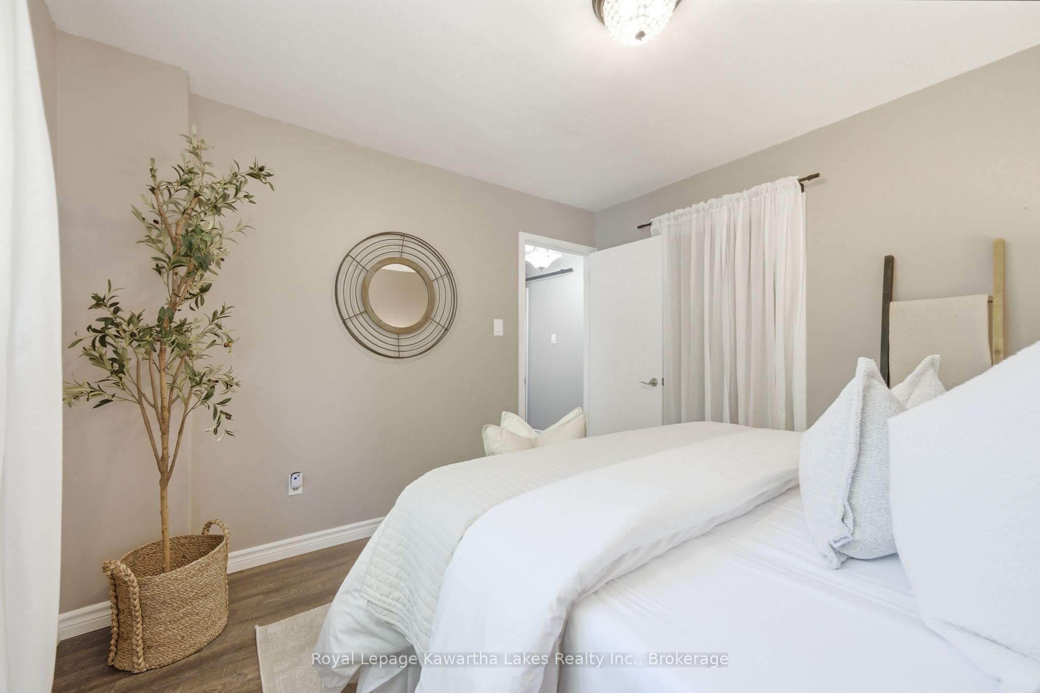 449 William Street N Property Photo 28