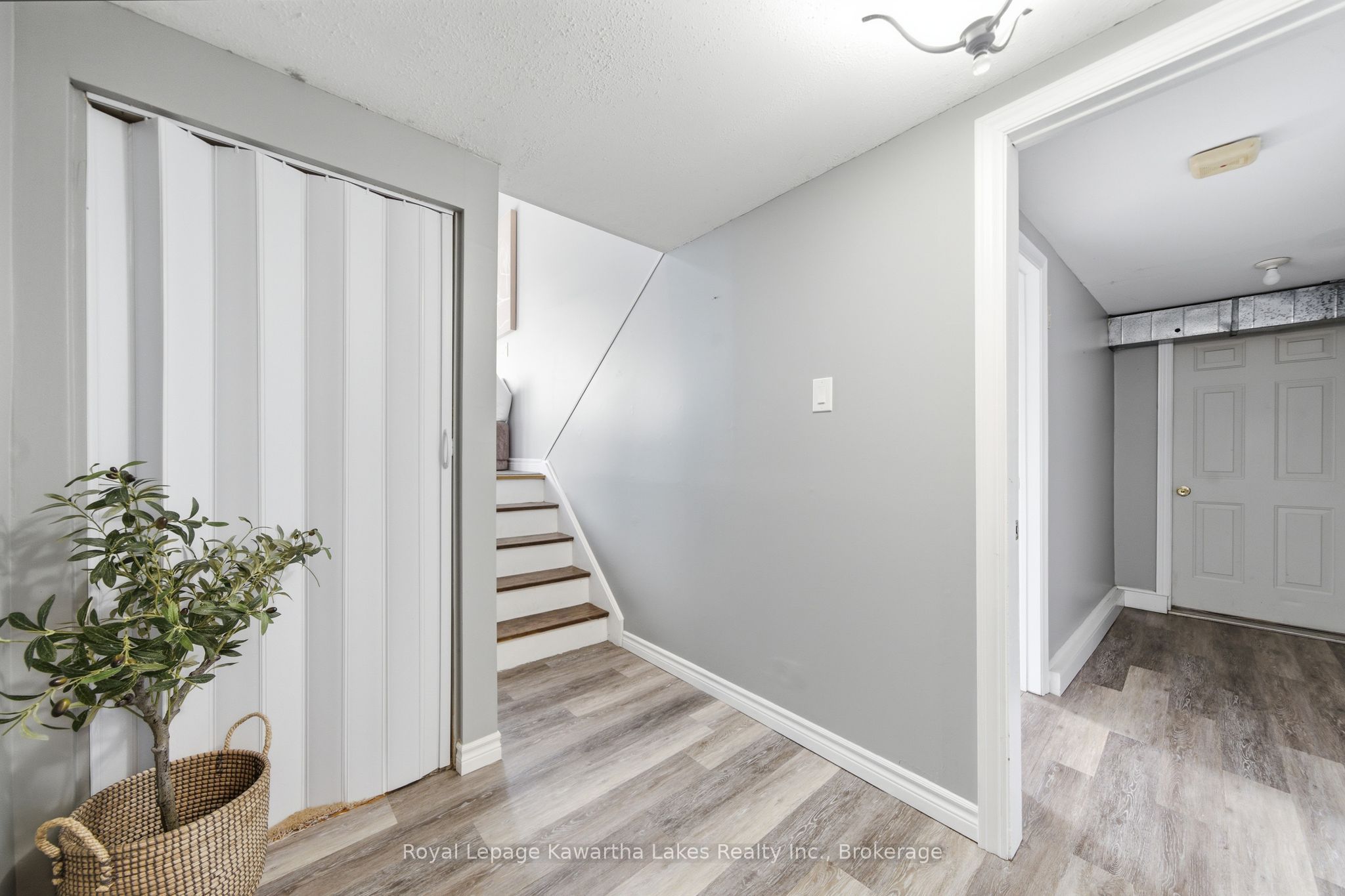 449 William Street N Property Photo 33