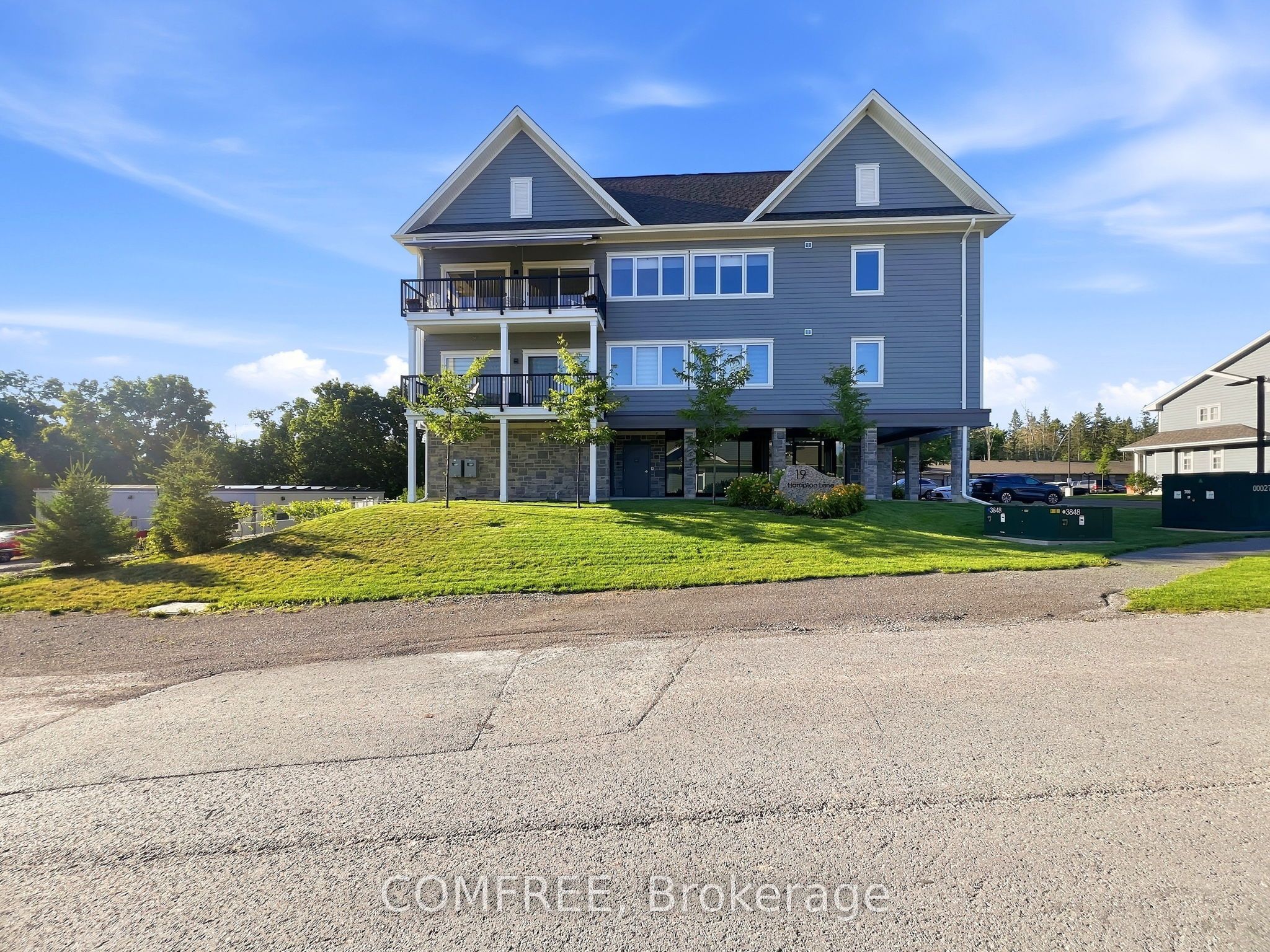 19 Hampton Lane 301 Property Photo 2