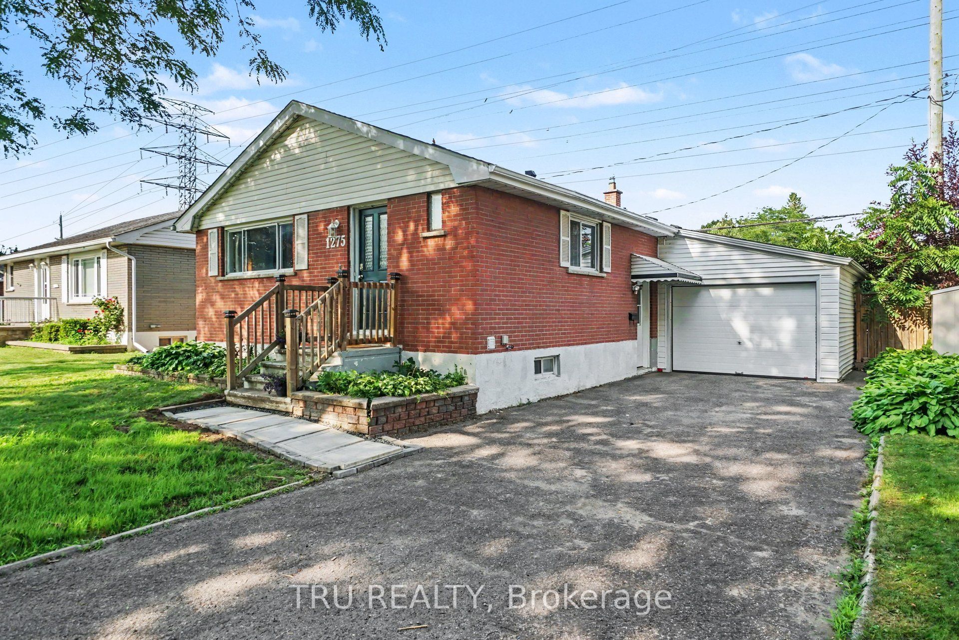 1275 Woodside Drive Property Photo 2