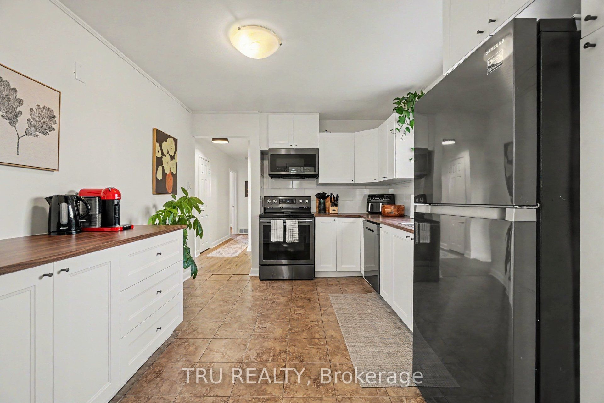1275 Woodside Drive Property Photo 7