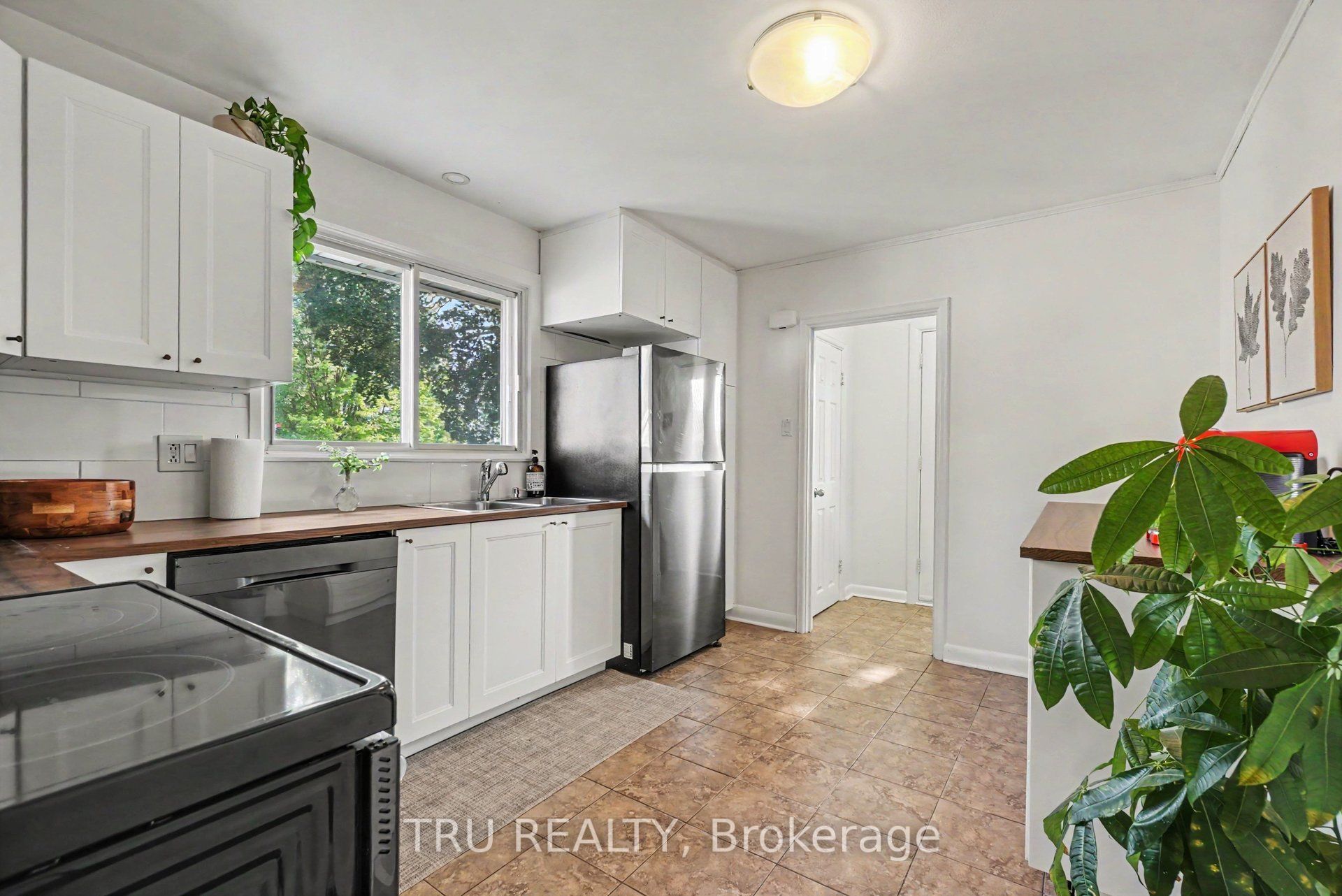 1275 Woodside Drive Property Photo 8