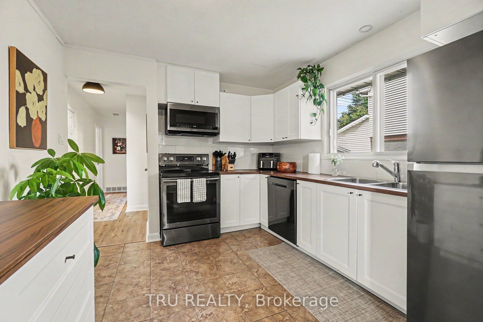 1275 Woodside Drive Property Photo 10