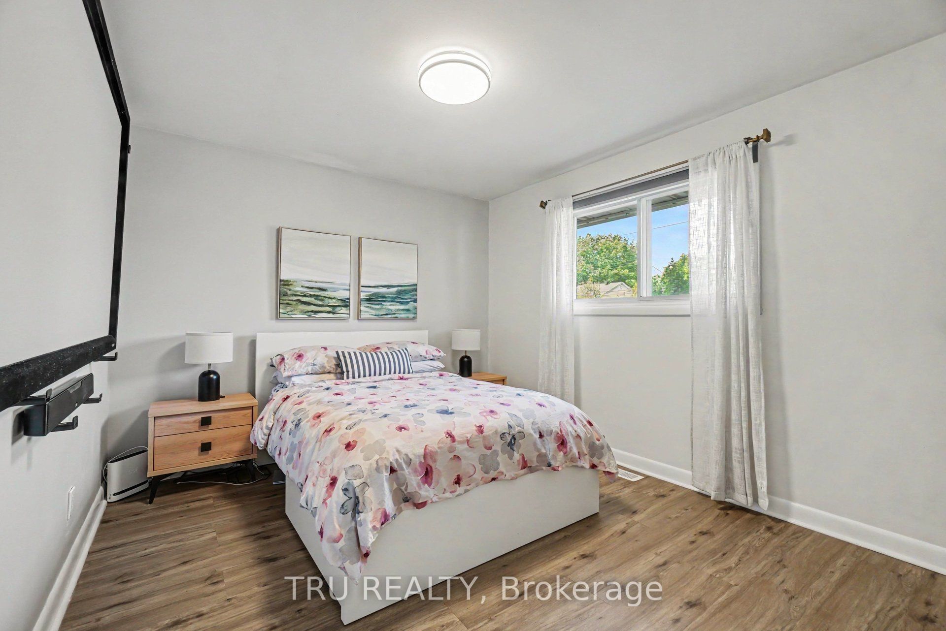 1275 Woodside Drive Property Photo 11