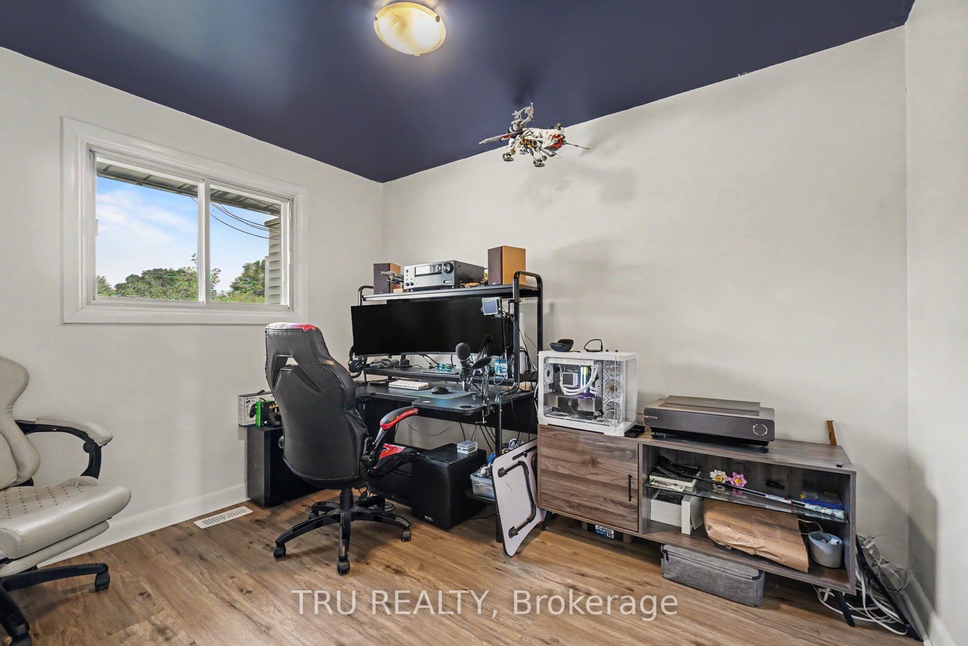 1275 Woodside Drive Property Photo 14