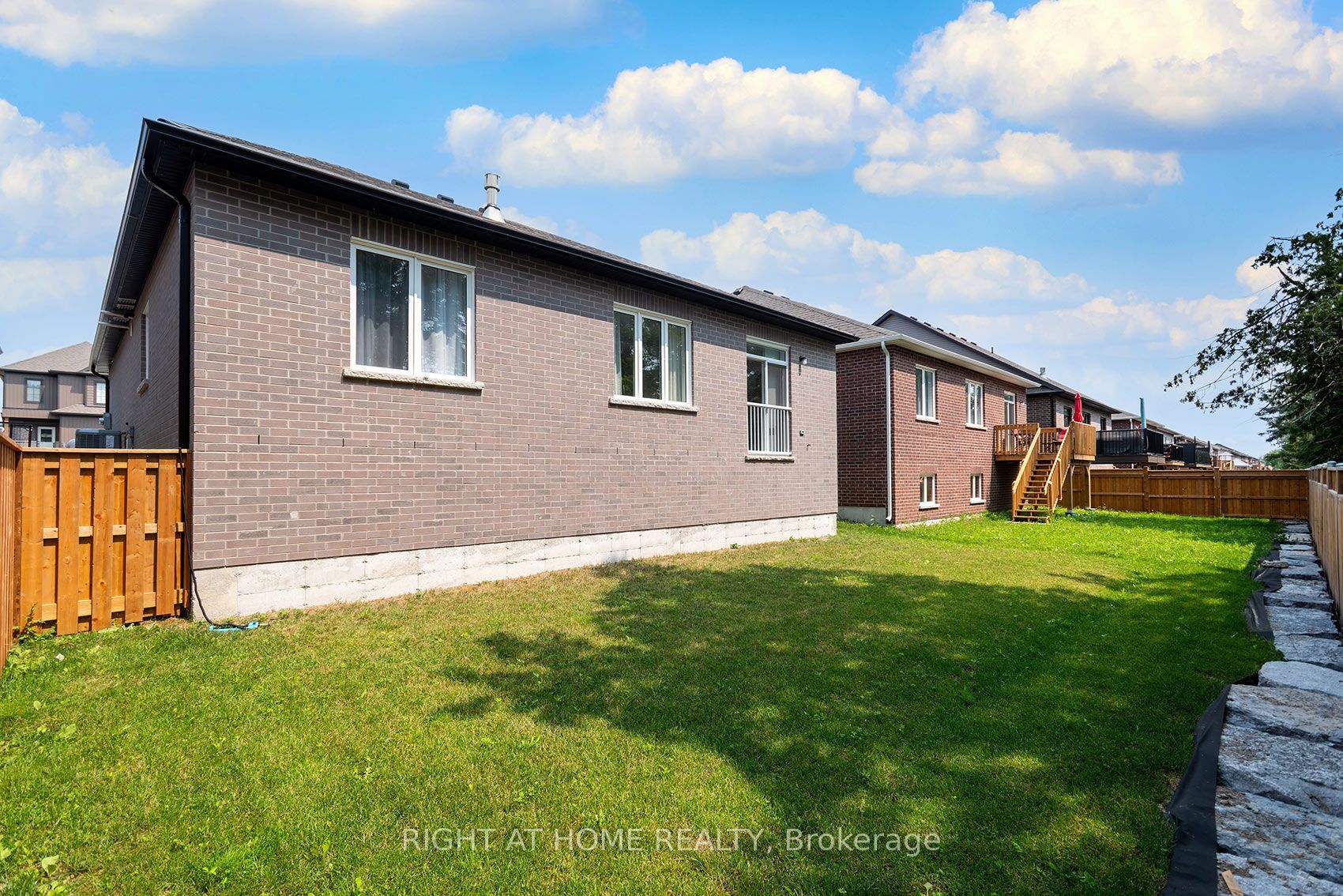 19 Hillcroft Way Property Photo 32