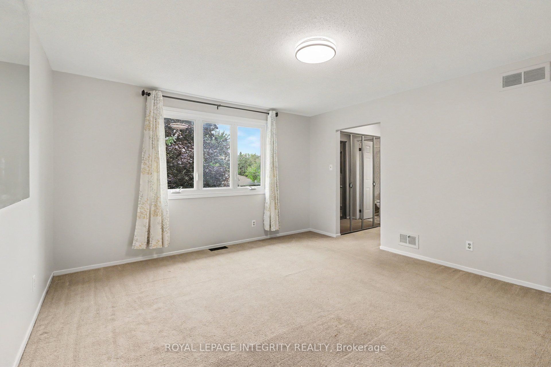 1291 Lampman Crescent Property Photo 16