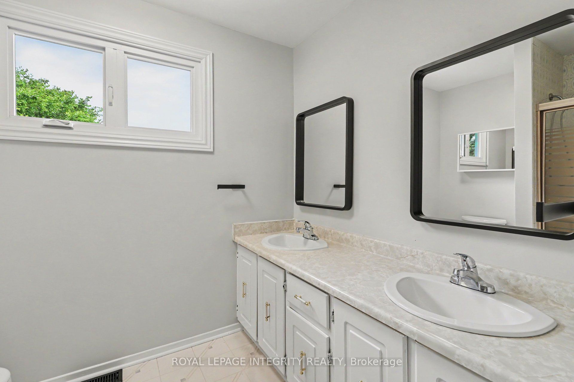 1291 Lampman Crescent Property Photo 21