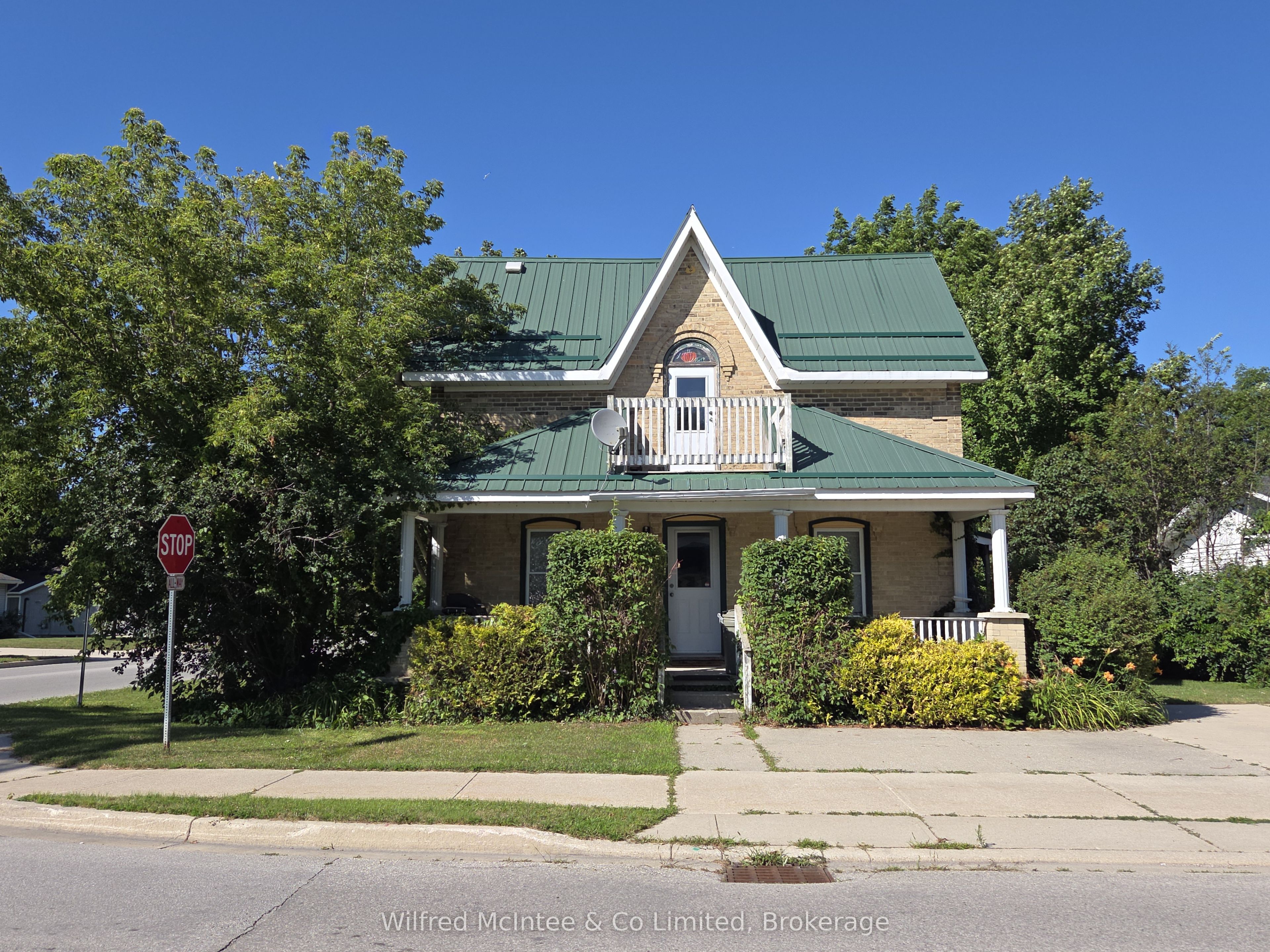 569 Eugenie Street Property Photo 1