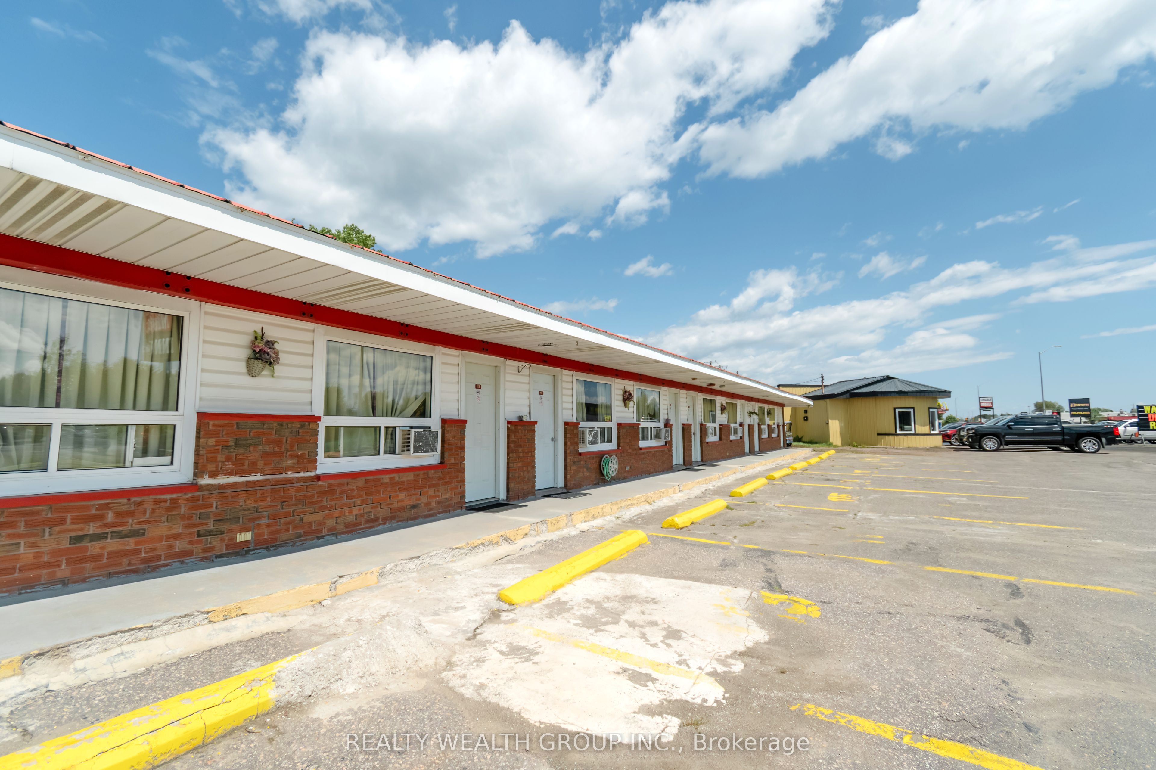 175 Front Street Property Photo 6