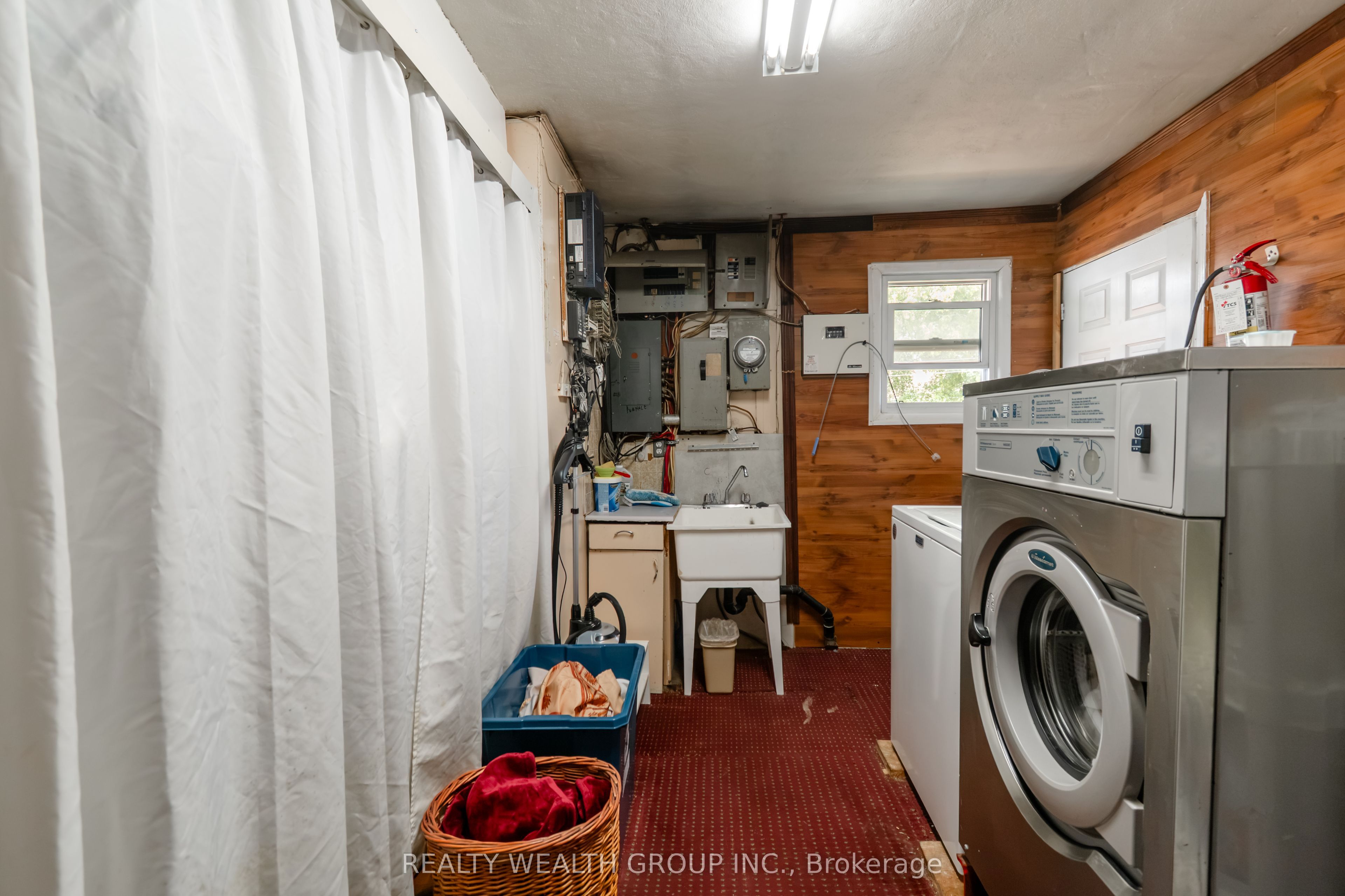 175 Front Street Property Photo 19