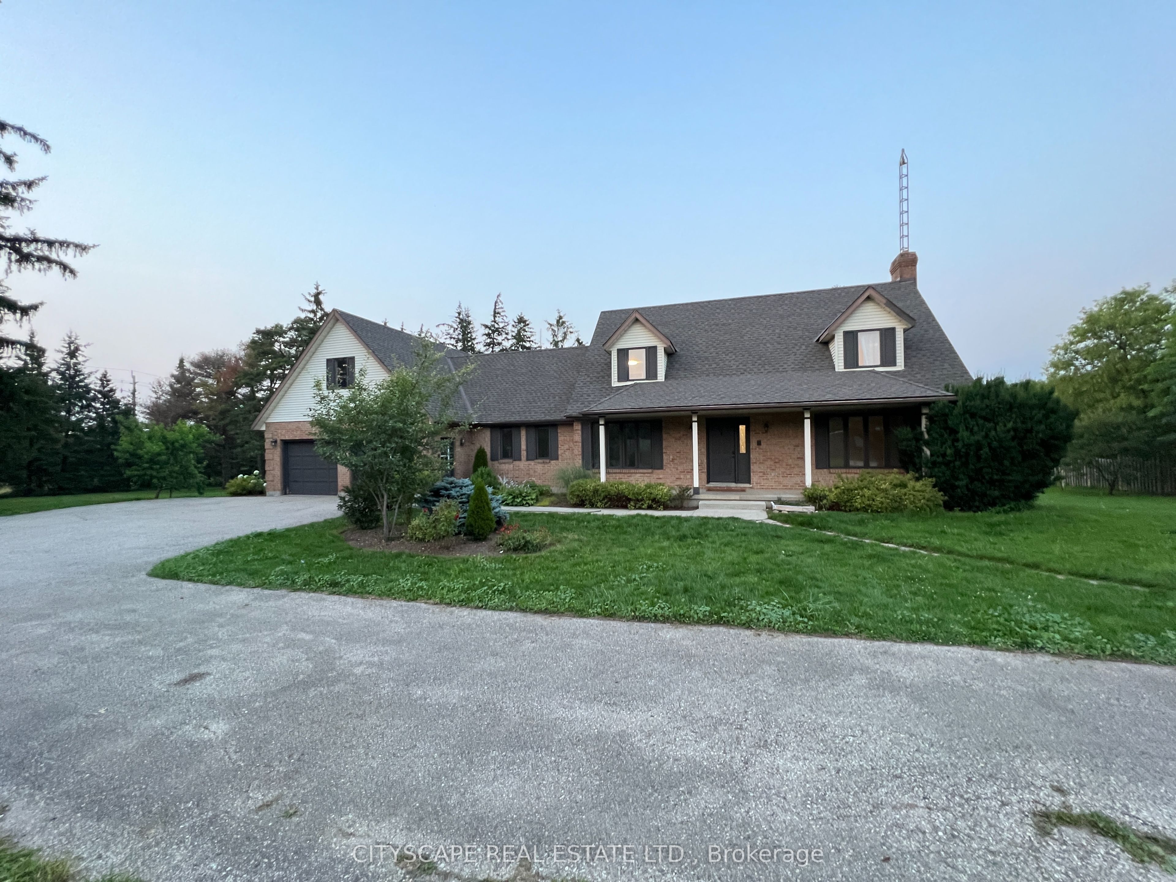 2361 Victoria Street N Property Photo 1