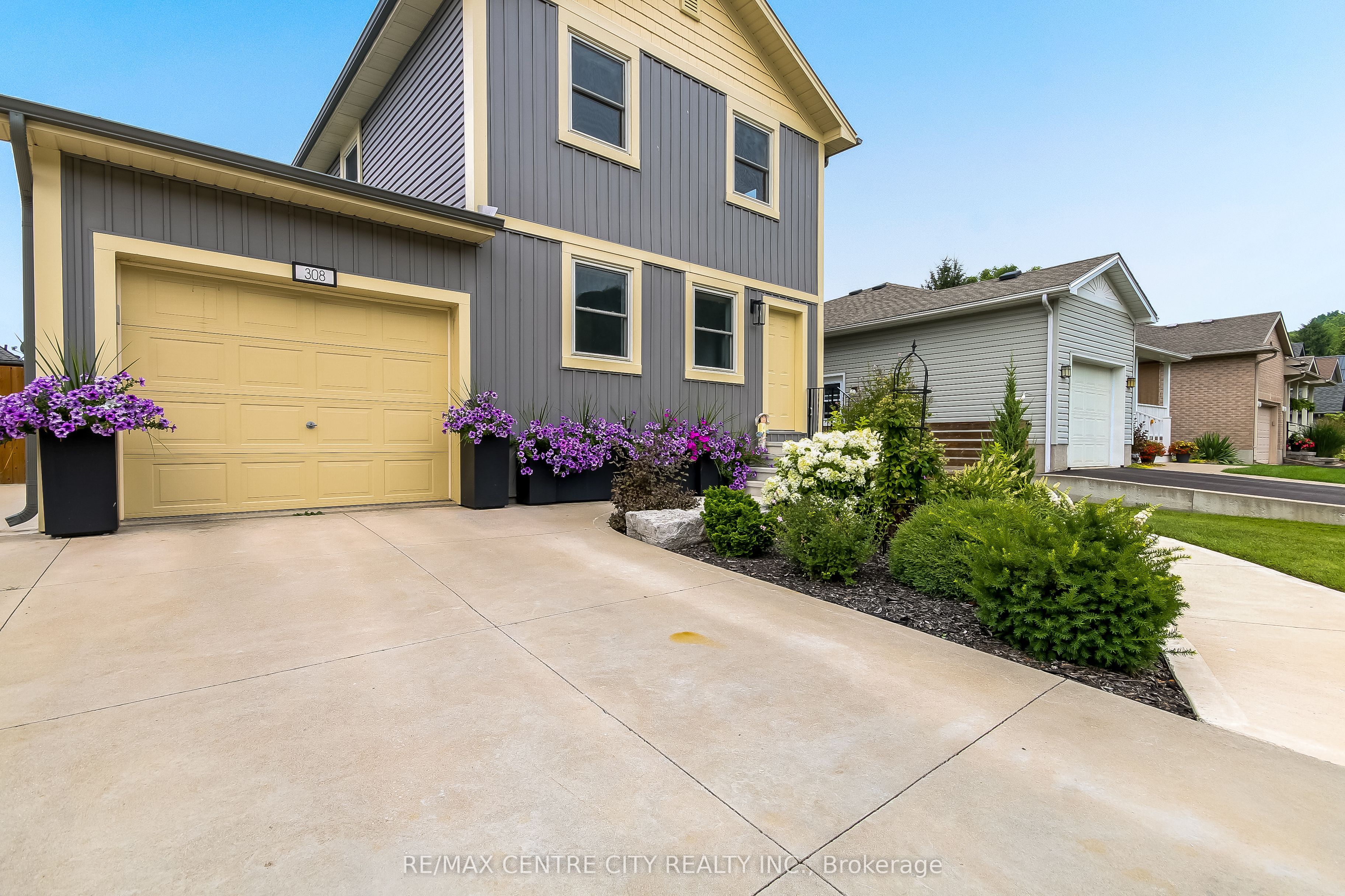 308 Selbourne Drive Property Photo 3