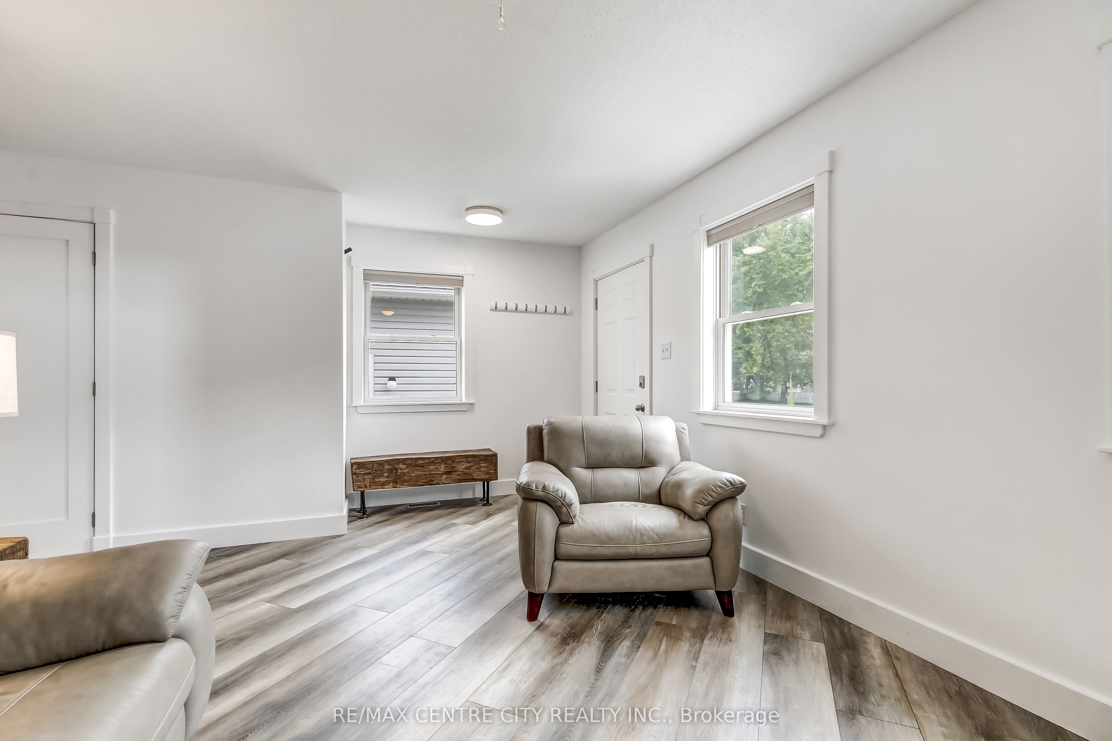 308 Selbourne Drive Property Photo 6