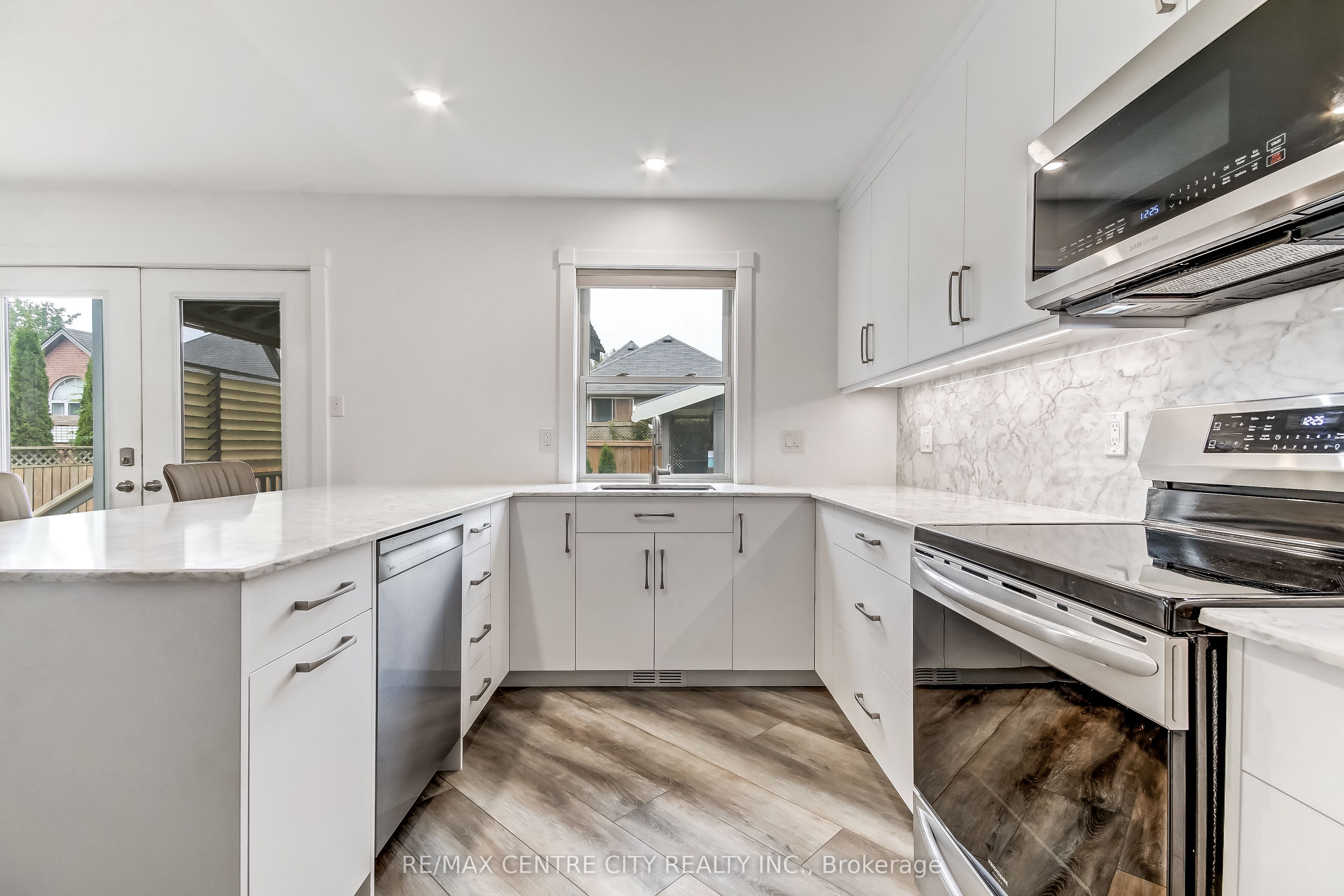 308 Selbourne Drive Property Photo 10