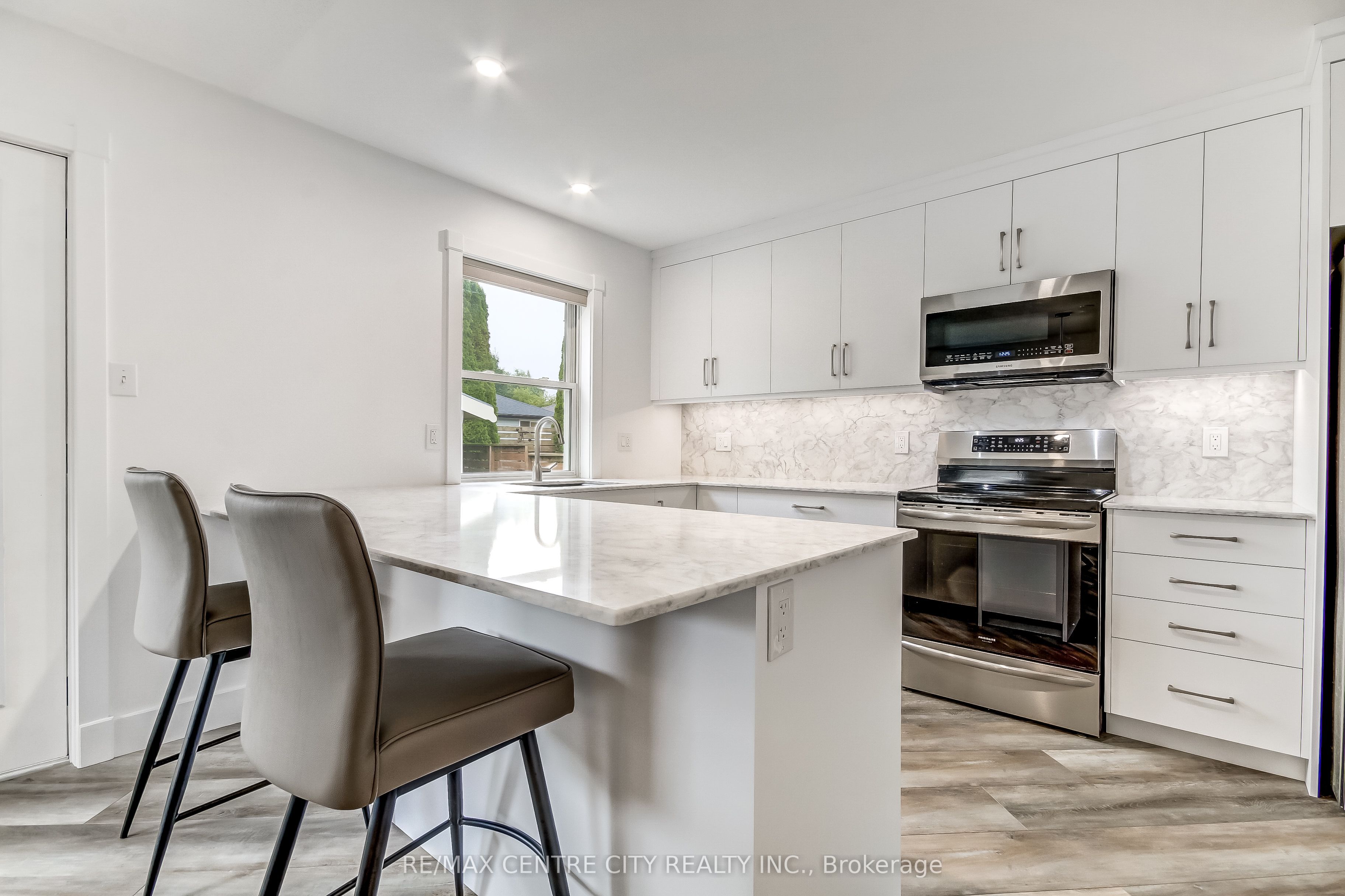 308 Selbourne Drive Property Photo 11