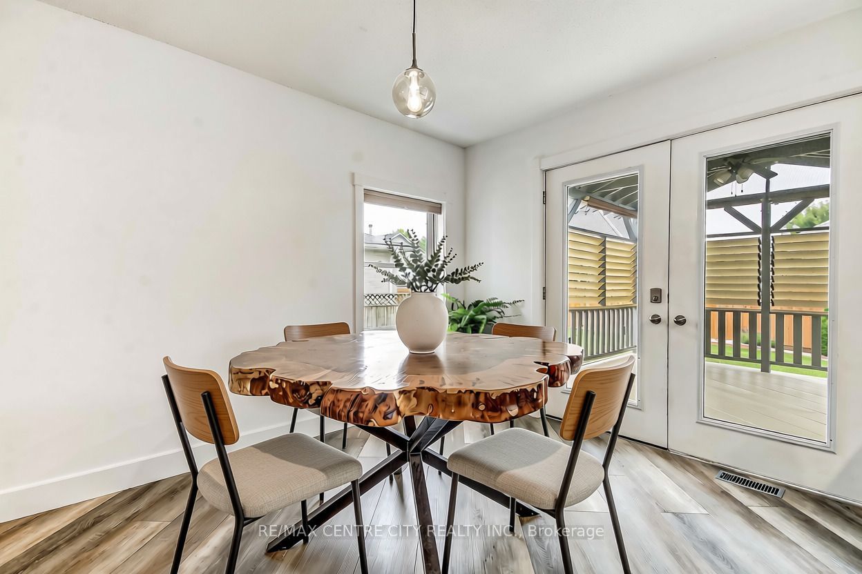 308 Selbourne Drive Property Photo 12