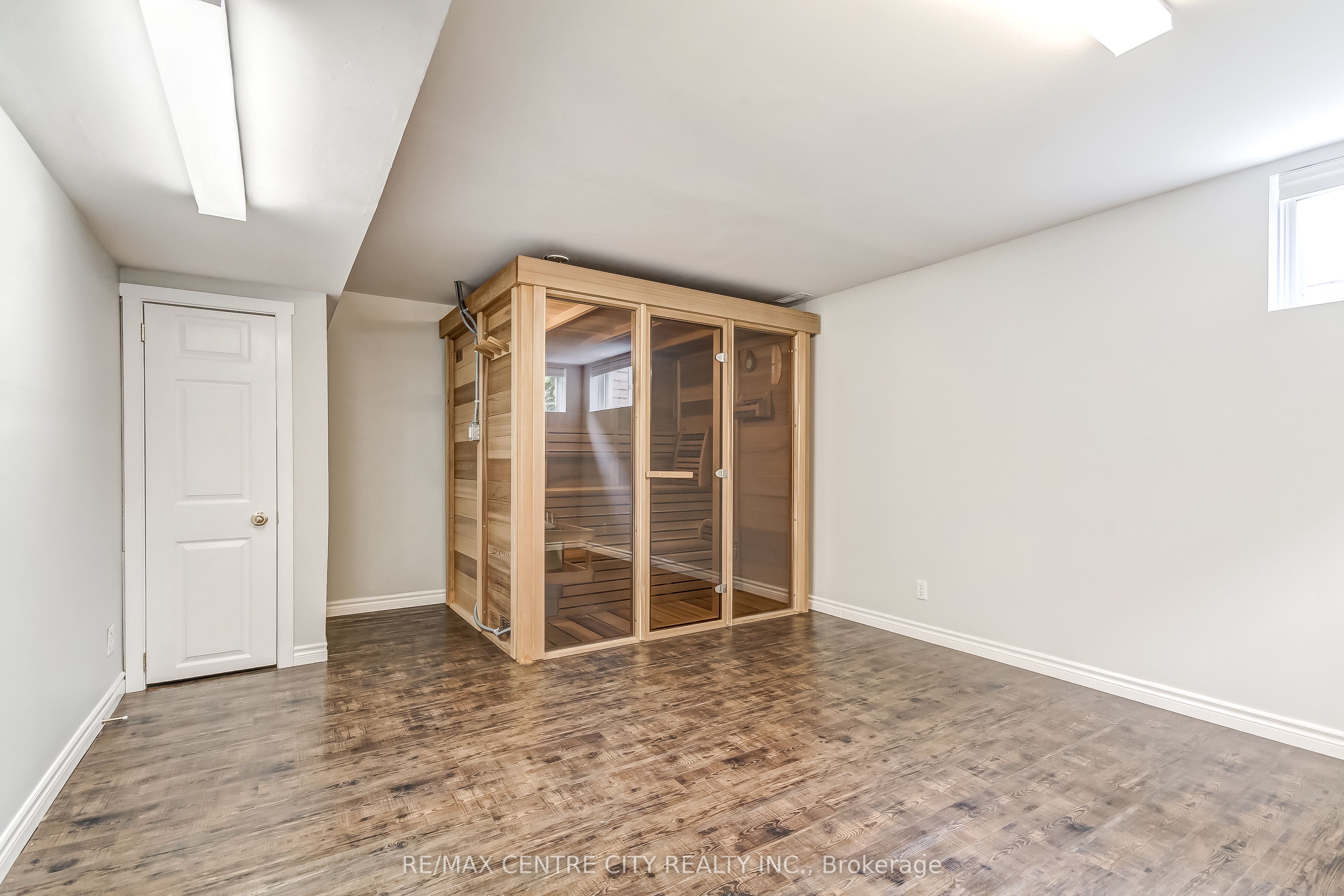 308 Selbourne Drive Property Photo 24