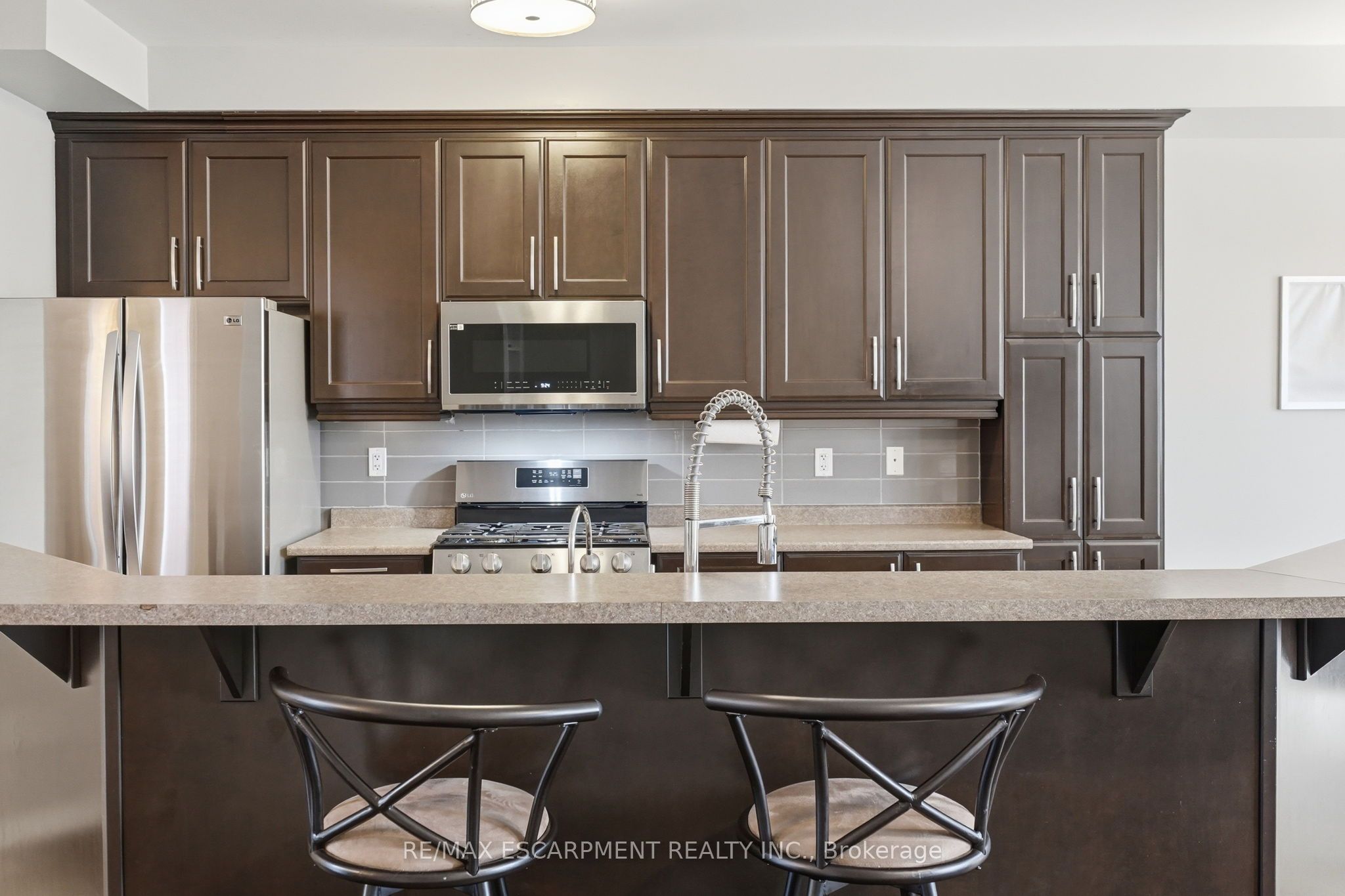 221 Nisbet Boulevard Property Photo 8