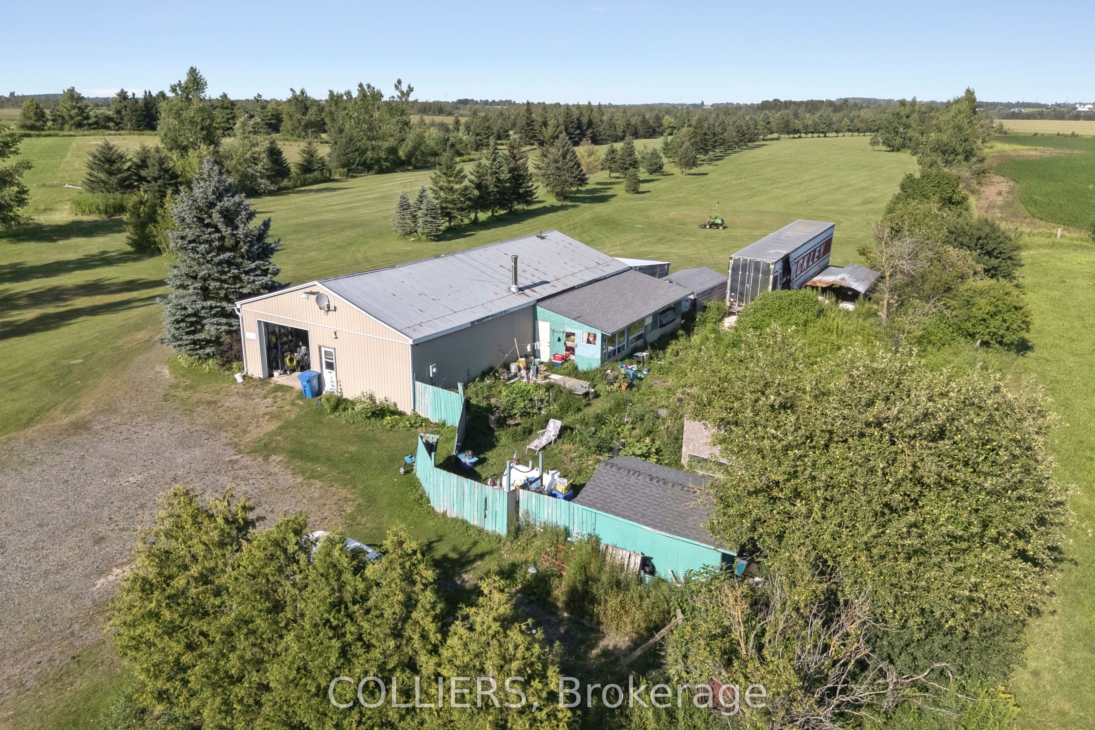 373115 6th Line Property Photo 1
