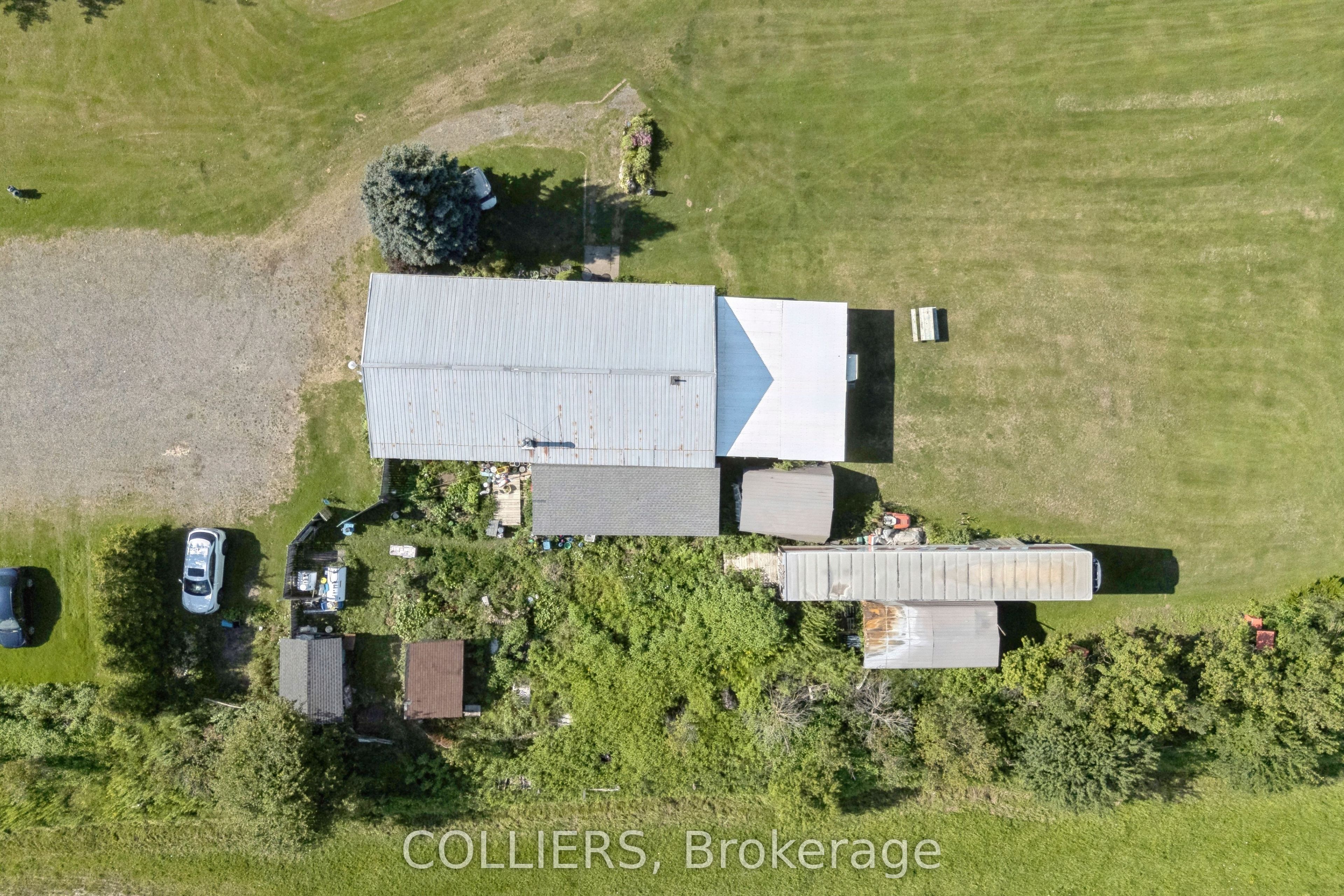 373115 6th Line Property Photo 2