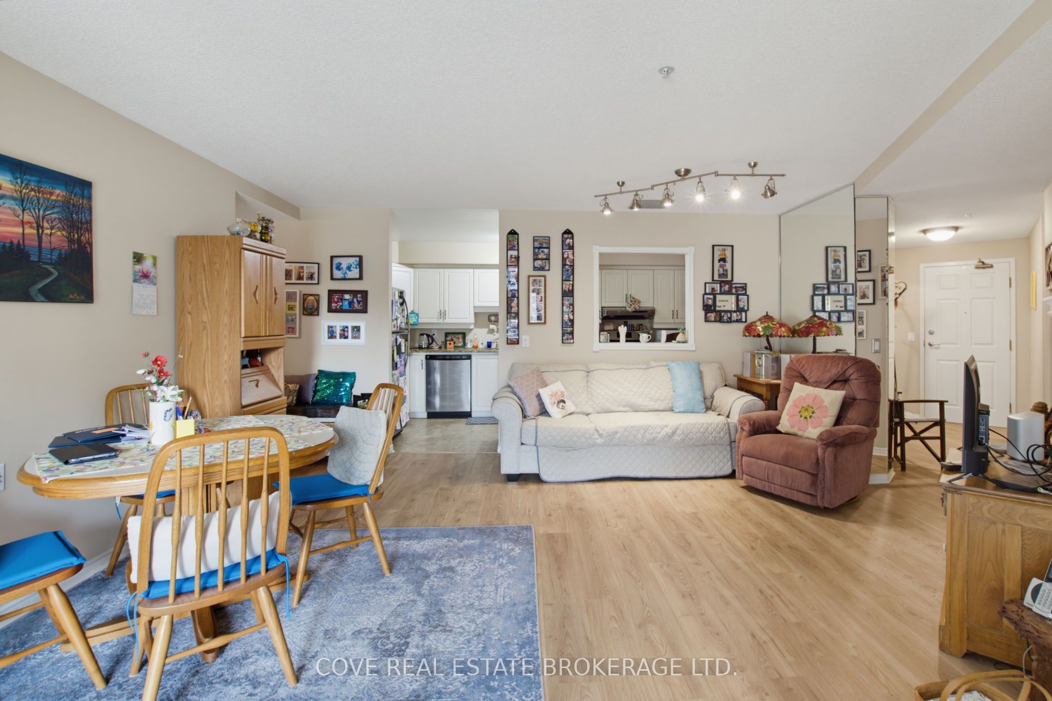 511 Gainsborough Road 203 Property Photo 15