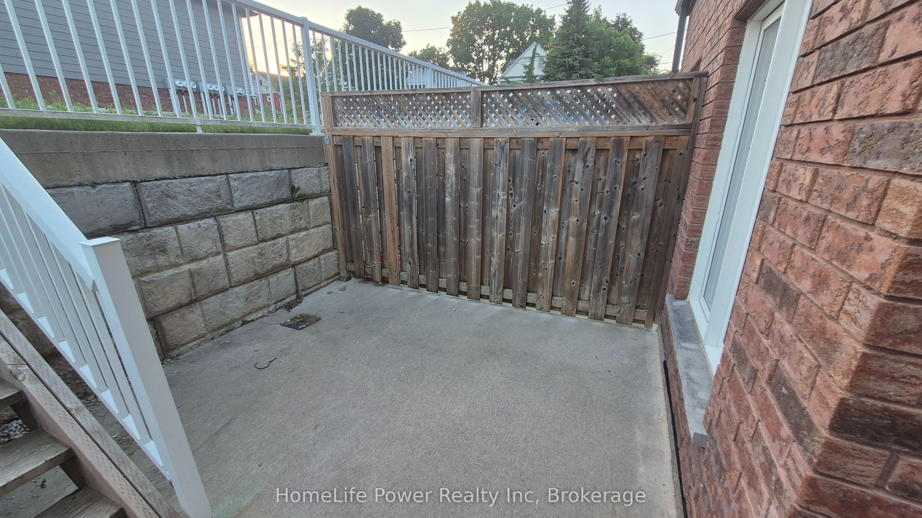 225 Riddell Street 22 Property Photo 3