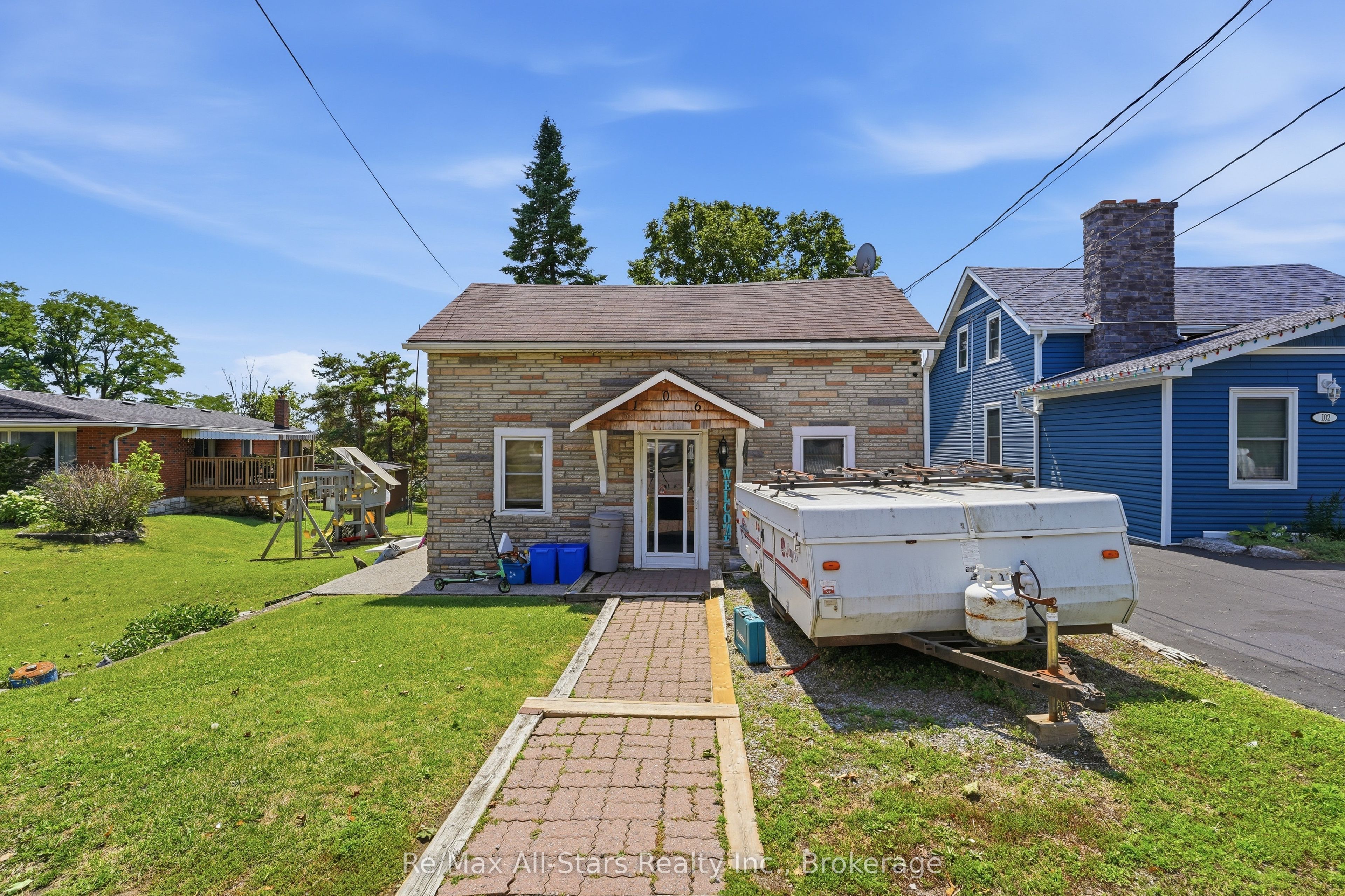 106 Bond Street E Property Photo 1
