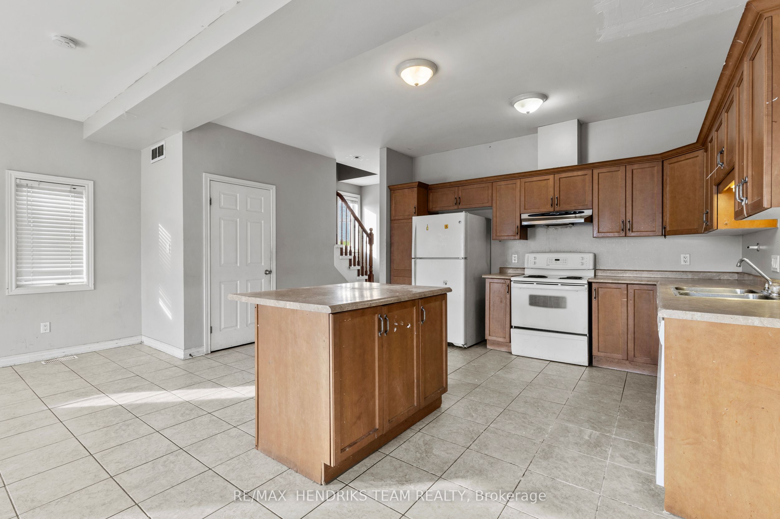 2 Townline Road E Property Photo 9