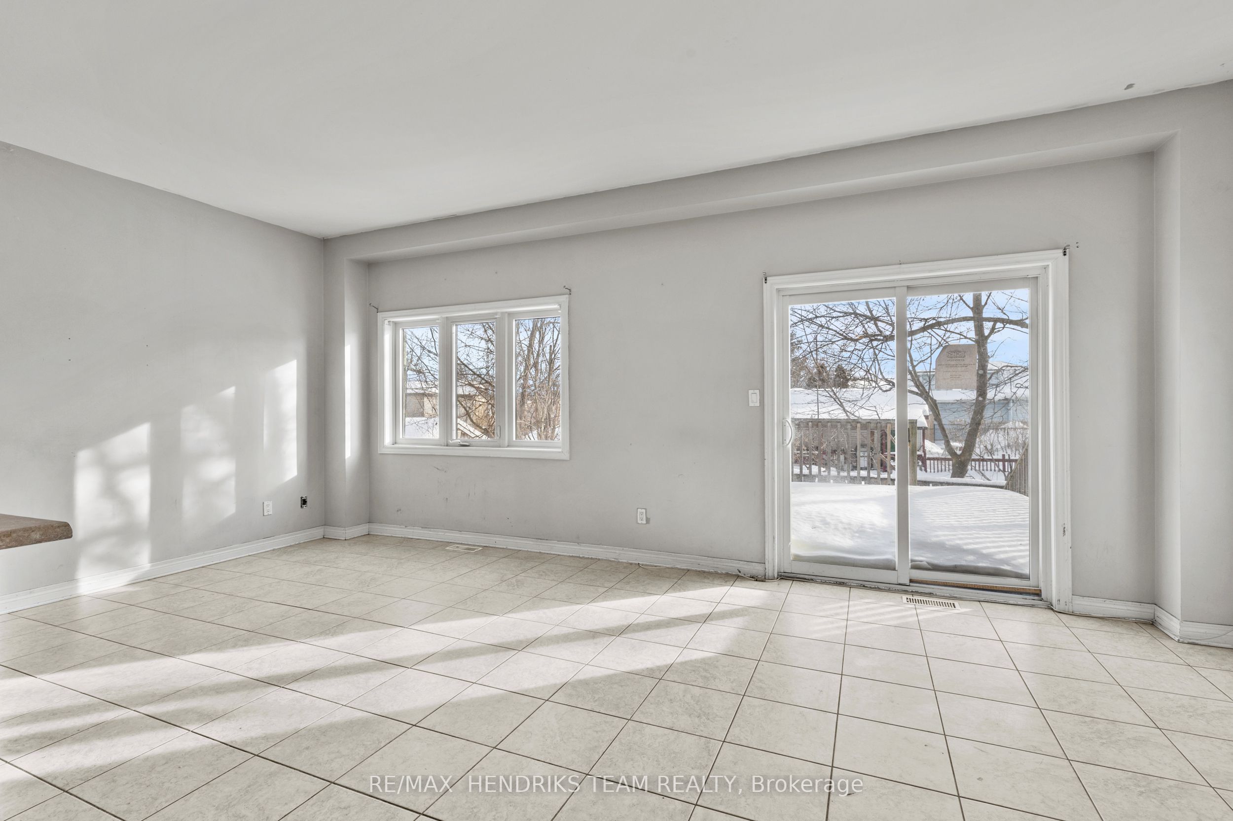 2 Townline Road E Property Photo 14