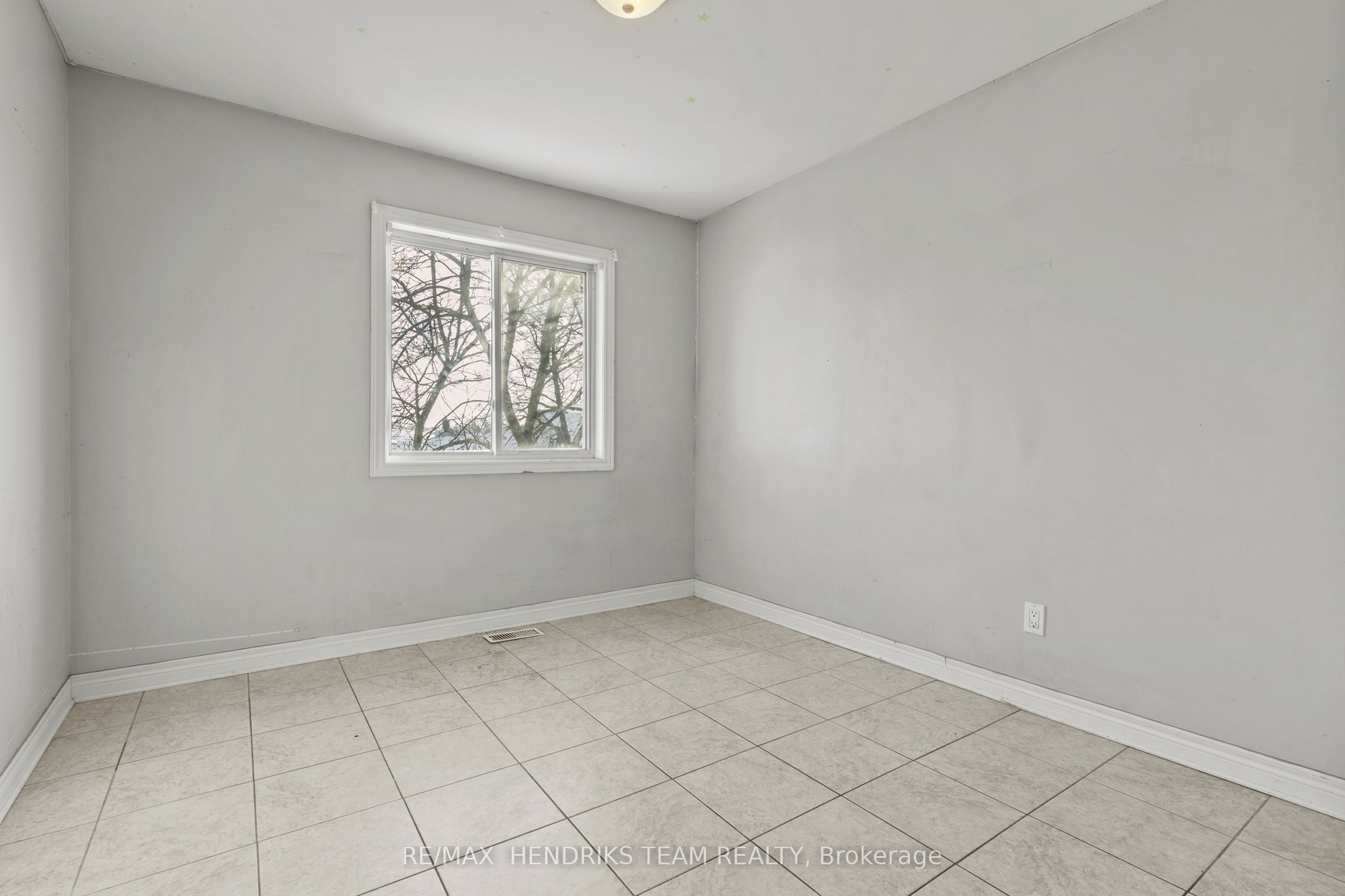 2 Townline Road E Property Photo 17