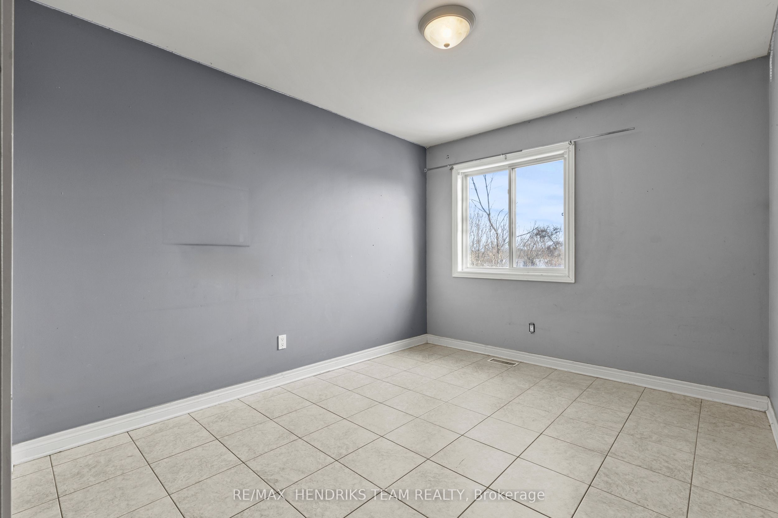 2 Townline Road E Property Photo 18