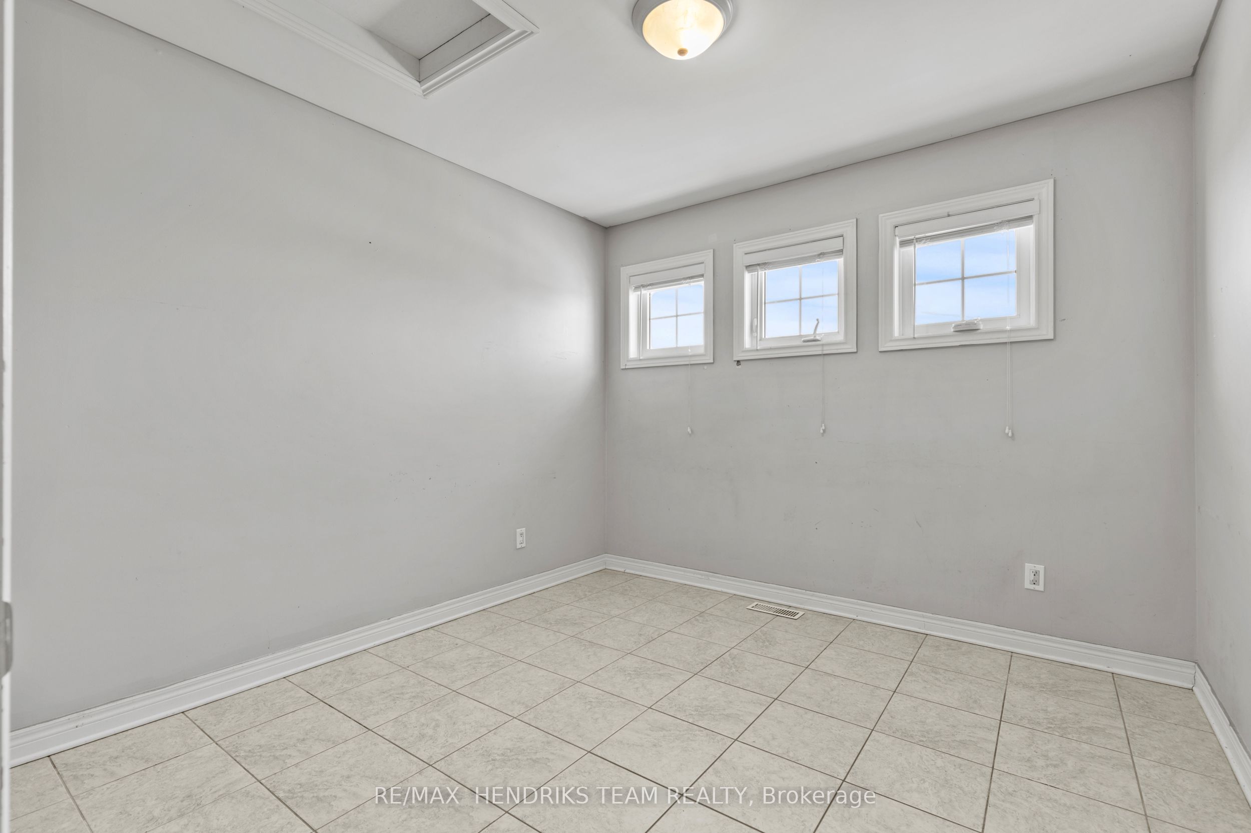 2 Townline Road E Property Photo 19