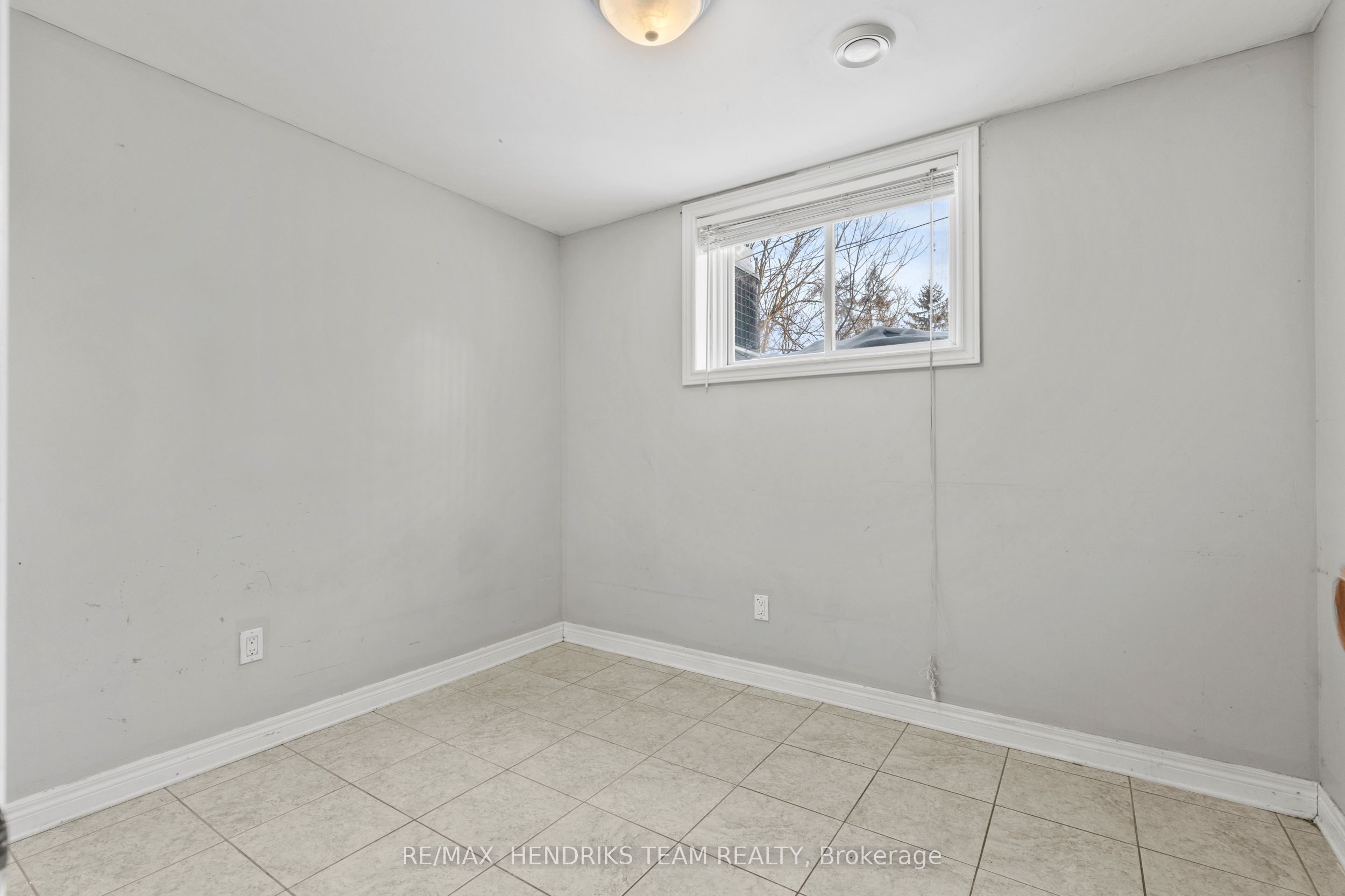 2 Townline Road E Property Photo 25