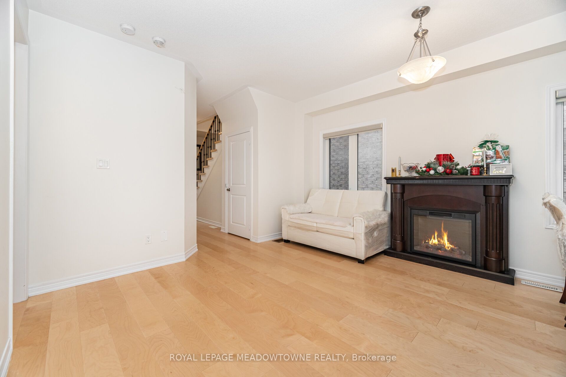 301 Ridley Crescent Property Photo 5