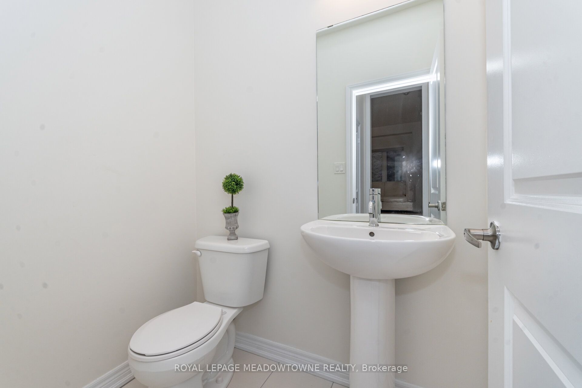 301 Ridley Crescent Property Photo 22