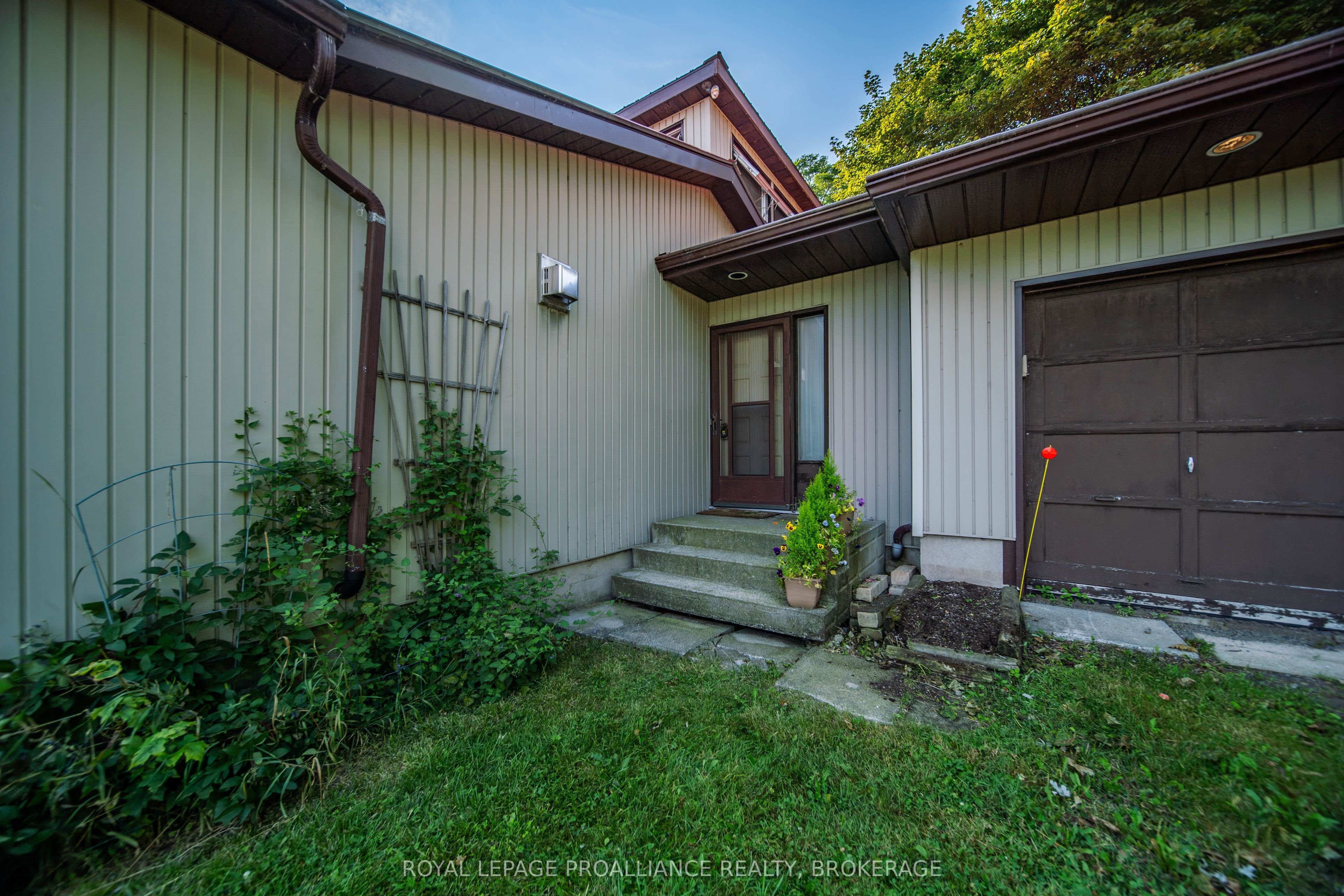 1039 Highway 96 Property Photo 5