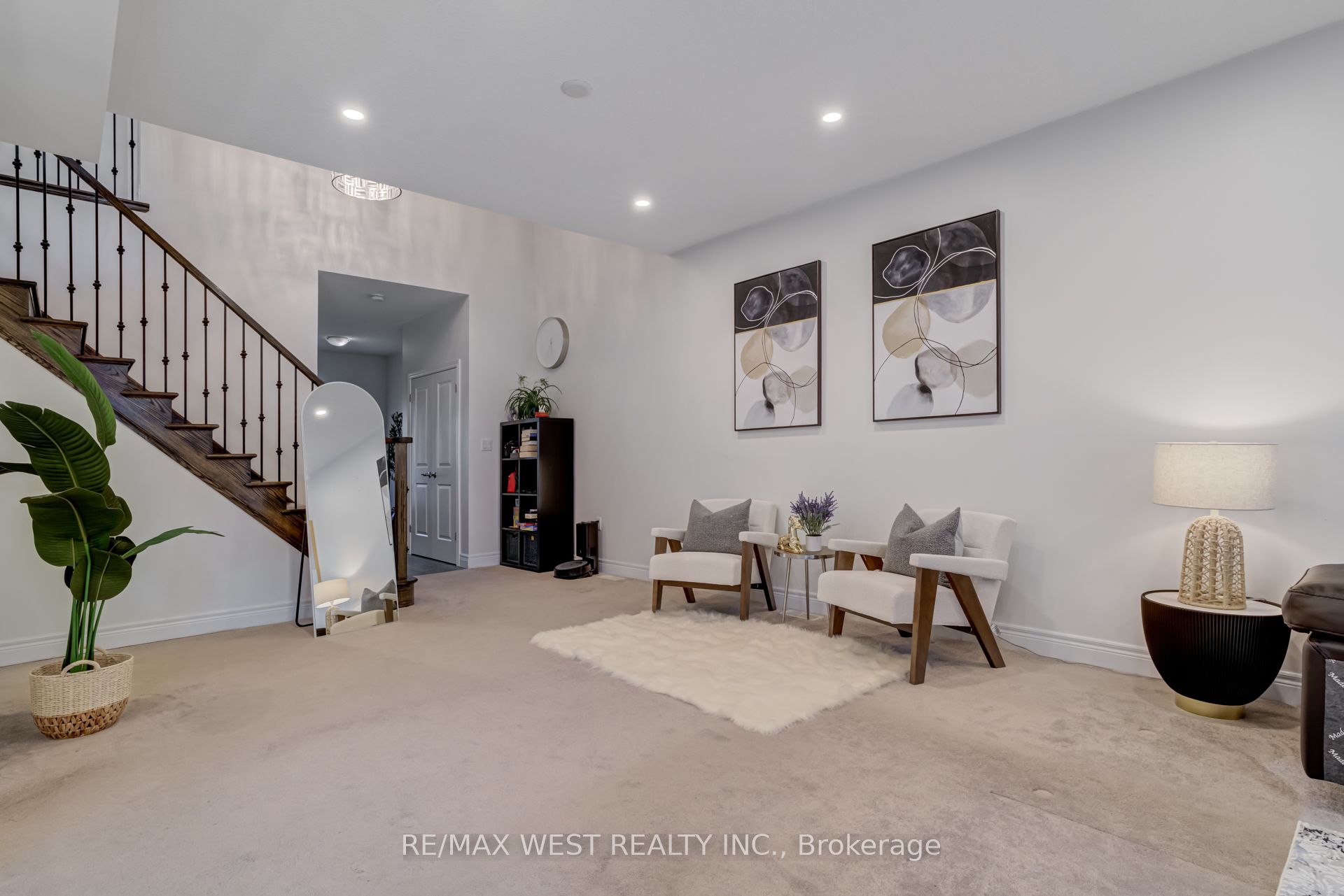 270 Dalgleish Trail Property Photo 6