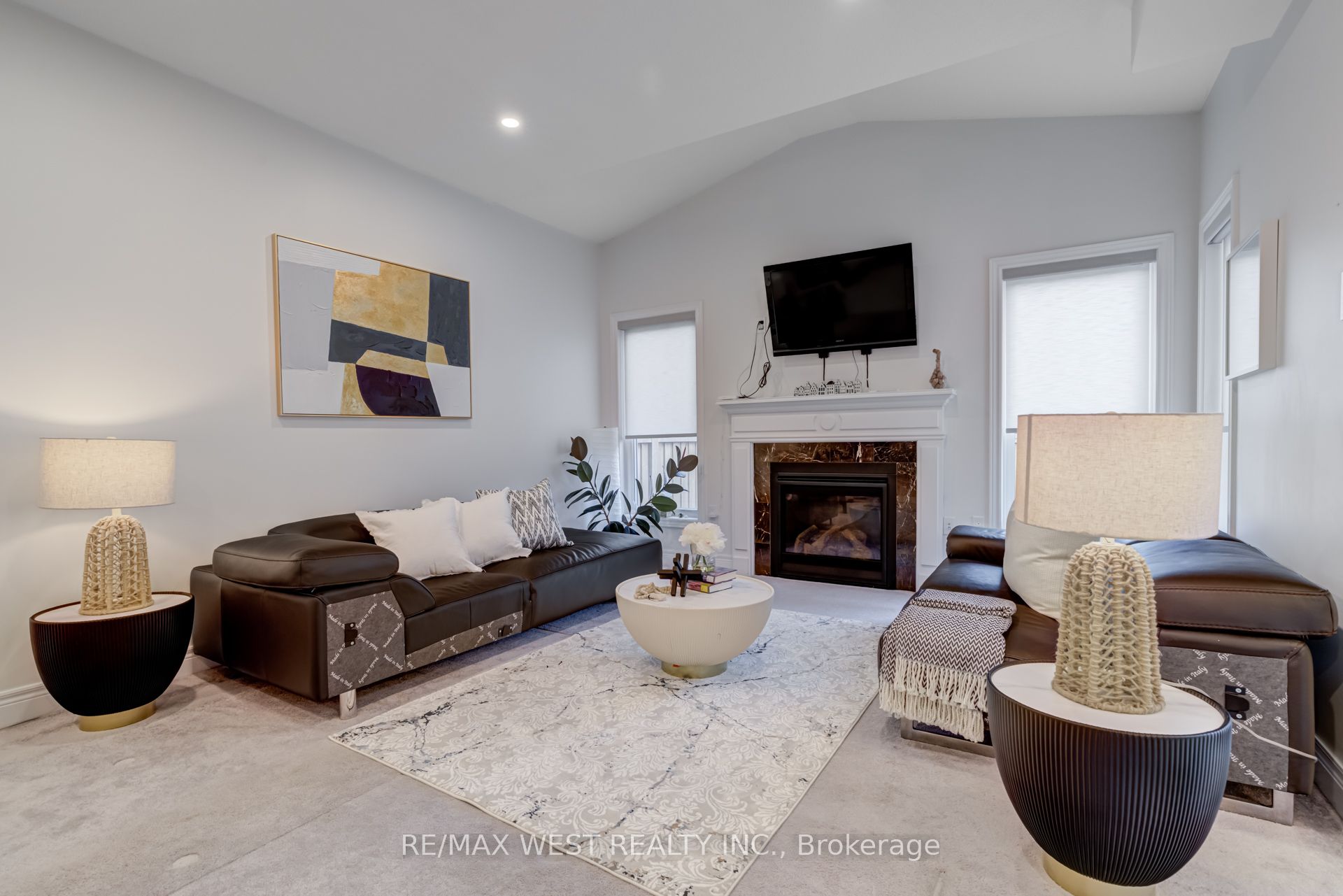 270 Dalgleish Trail Property Photo 9