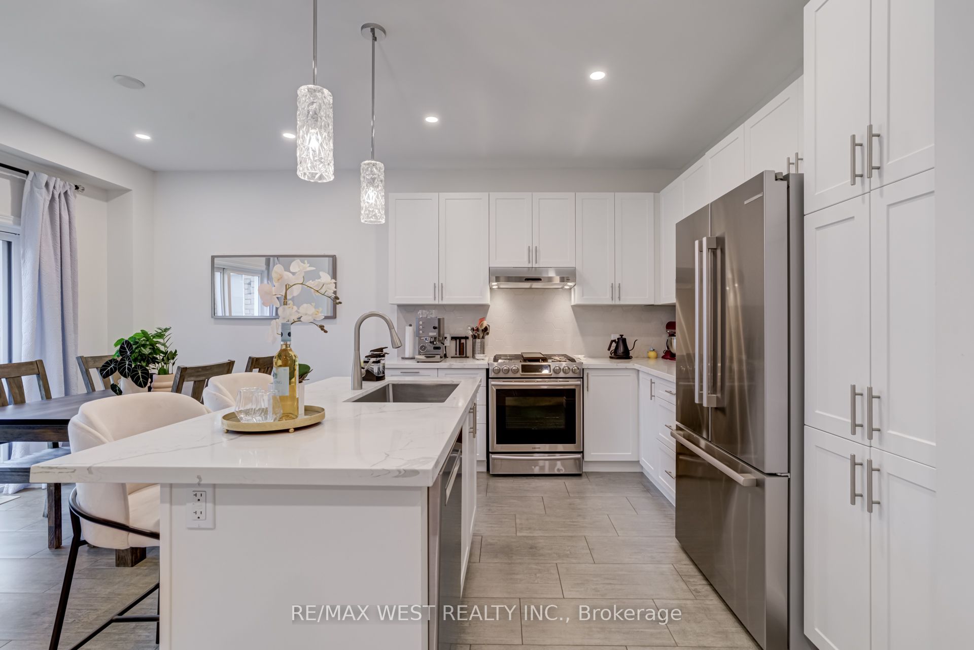 270 Dalgleish Trail Property Photo 13