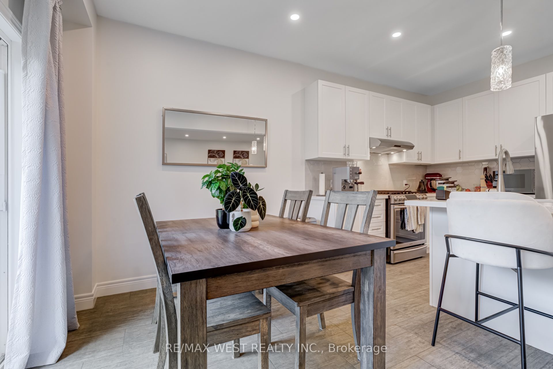 270 Dalgleish Trail Property Photo 19