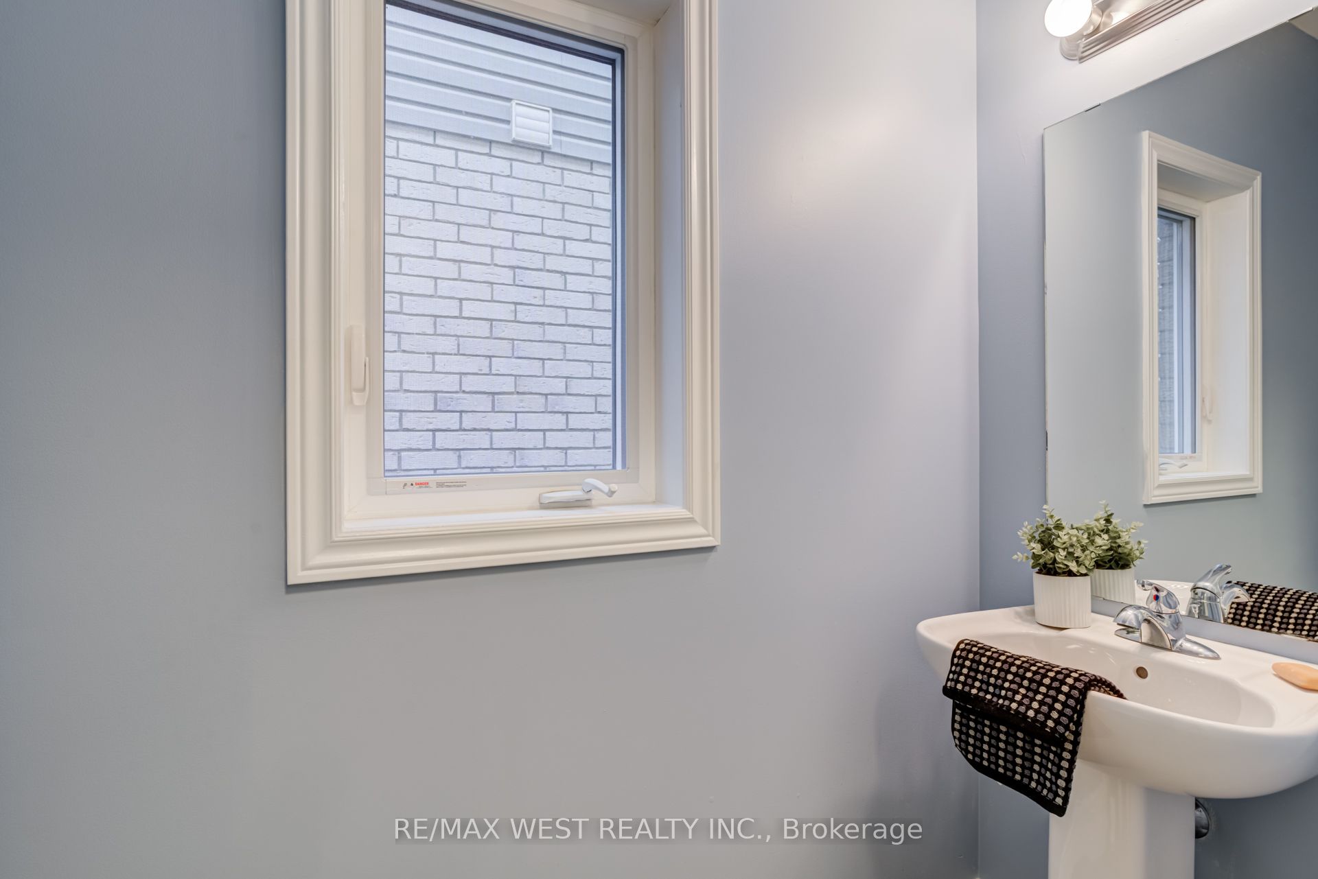 270 Dalgleish Trail Property Photo 20