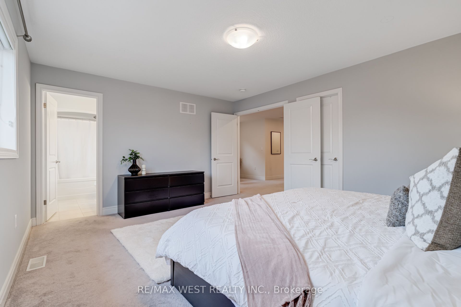 270 Dalgleish Trail Property Photo 22