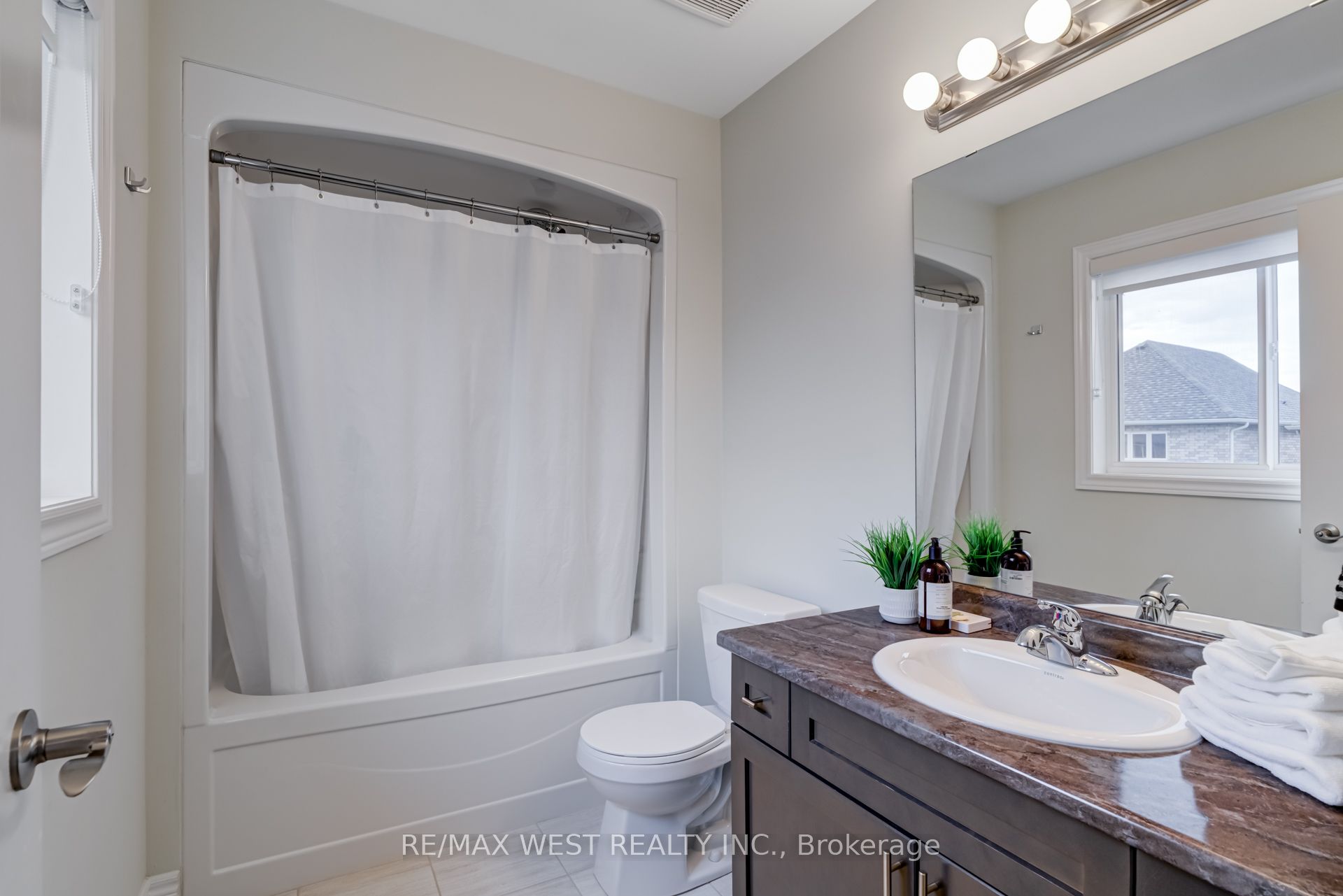 270 Dalgleish Trail Property Photo 24