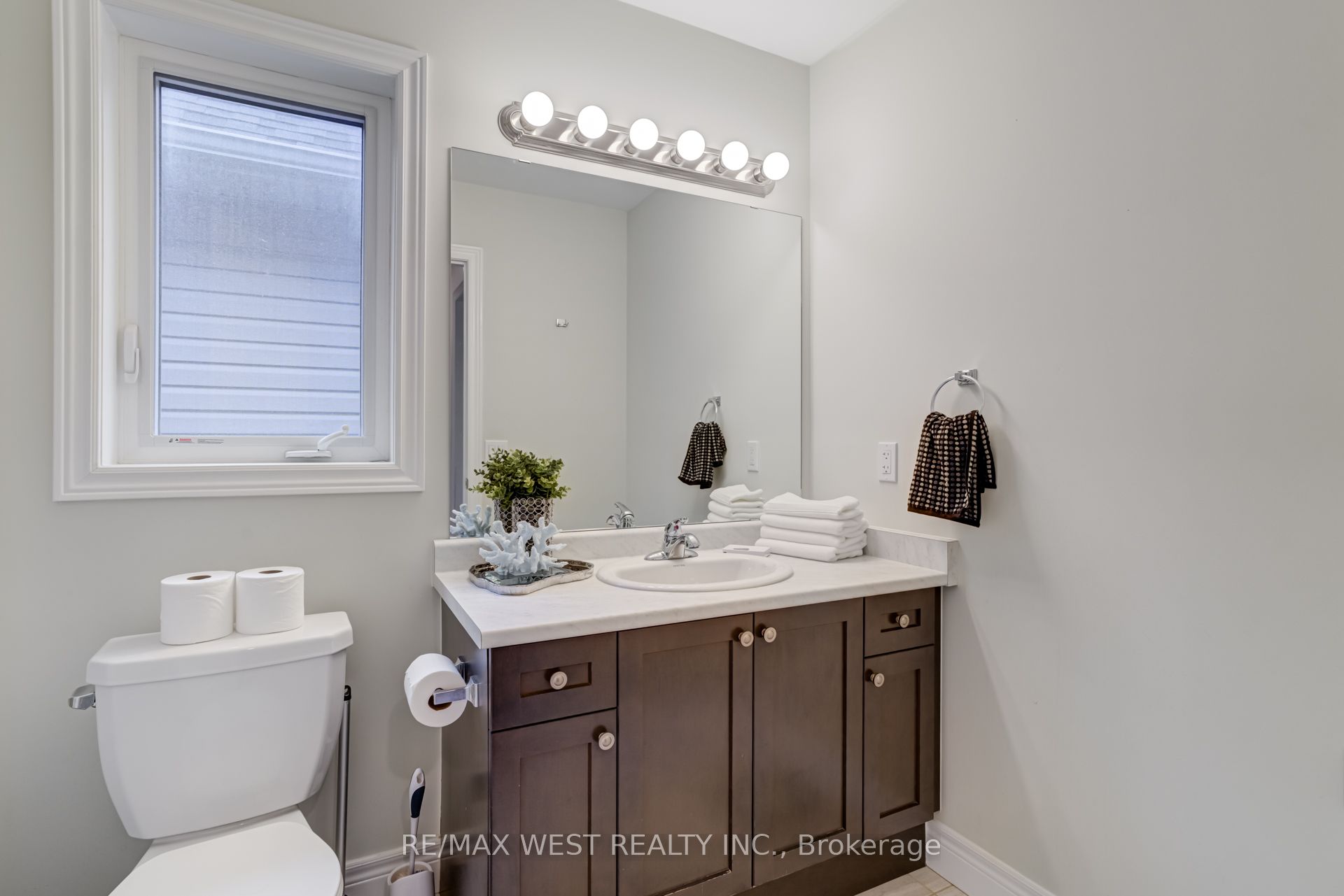 270 Dalgleish Trail Property Photo 34