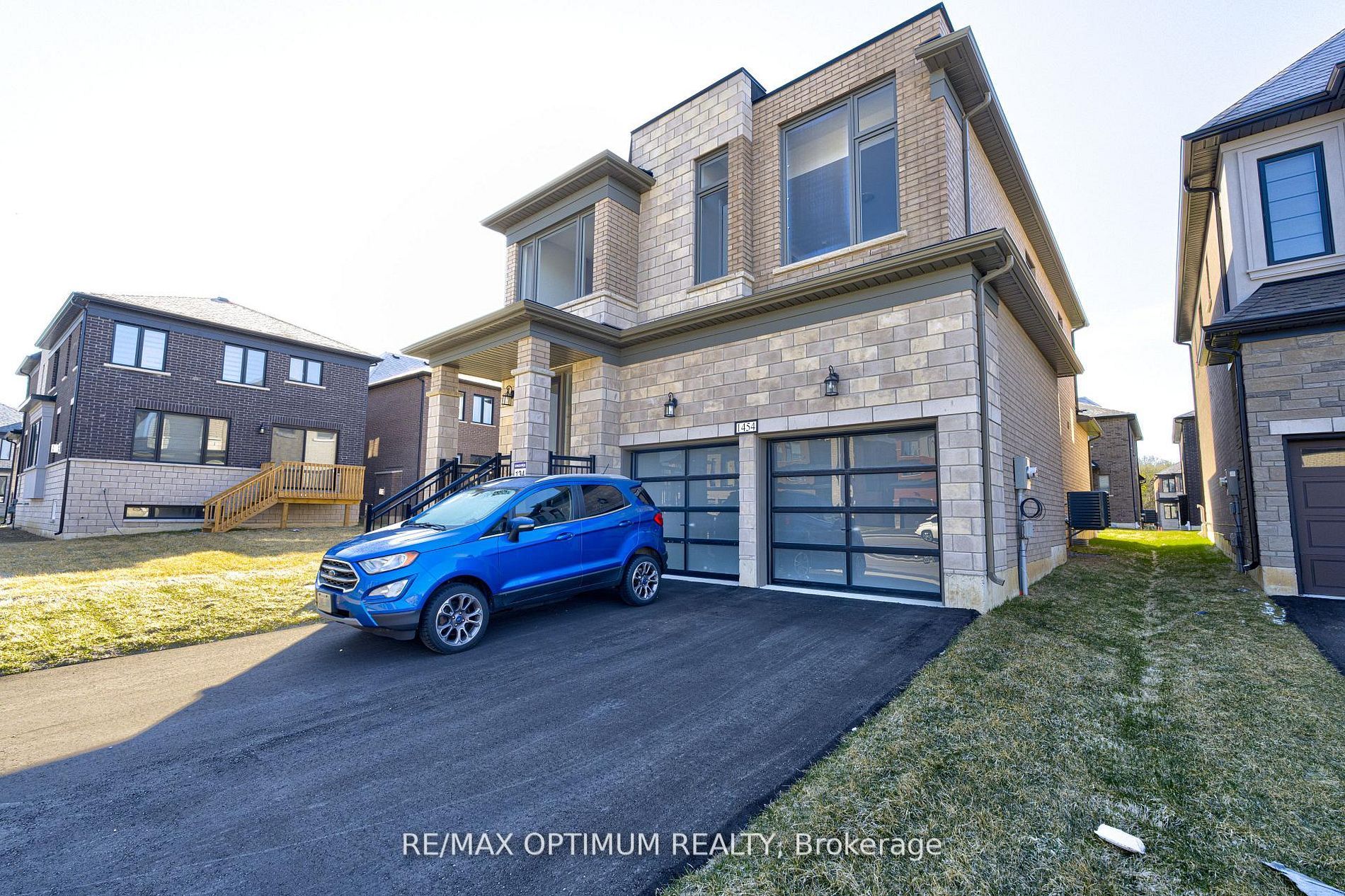 1454 Upper Thames Drive Property Photo 6