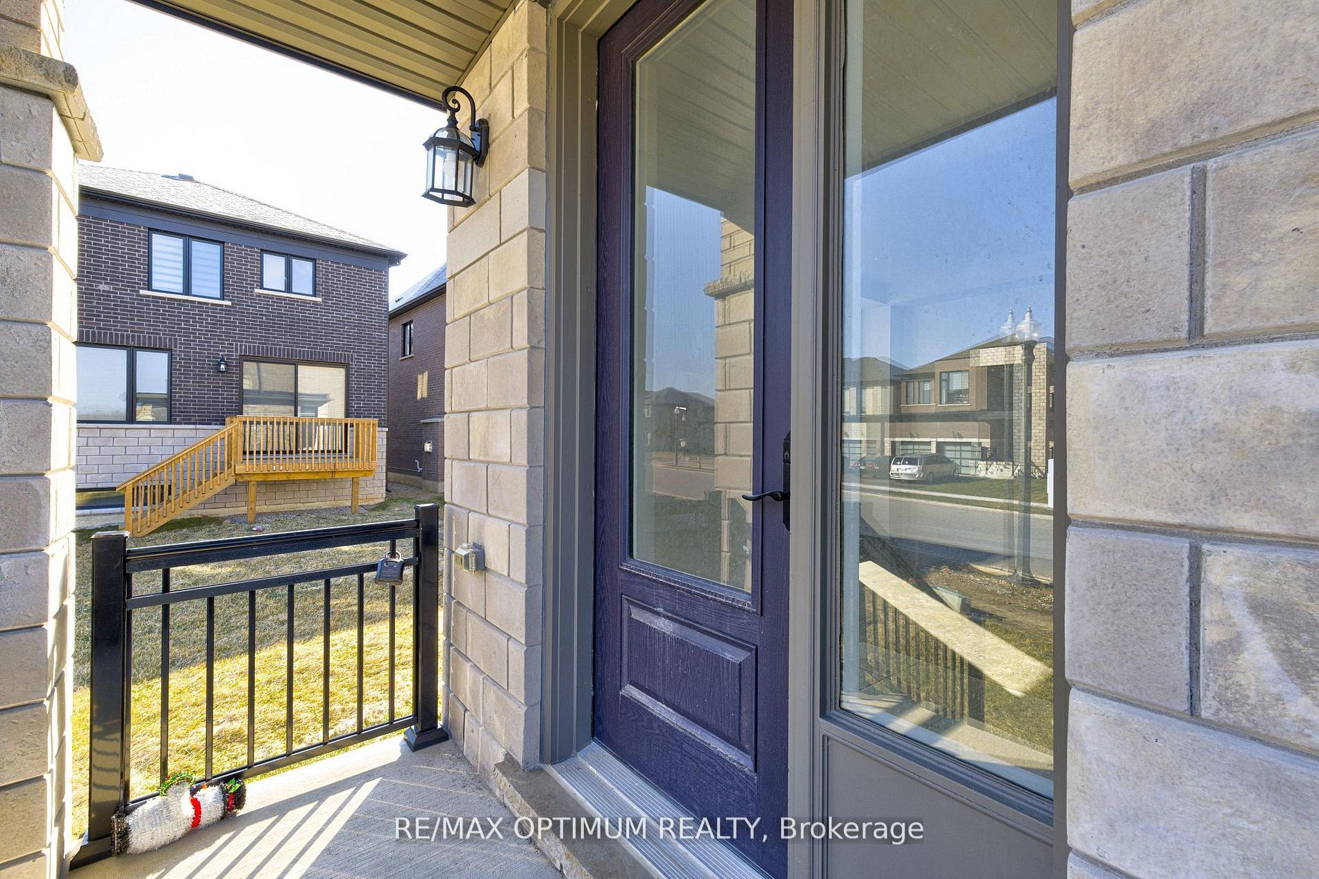 1454 Upper Thames Drive Property Photo 7